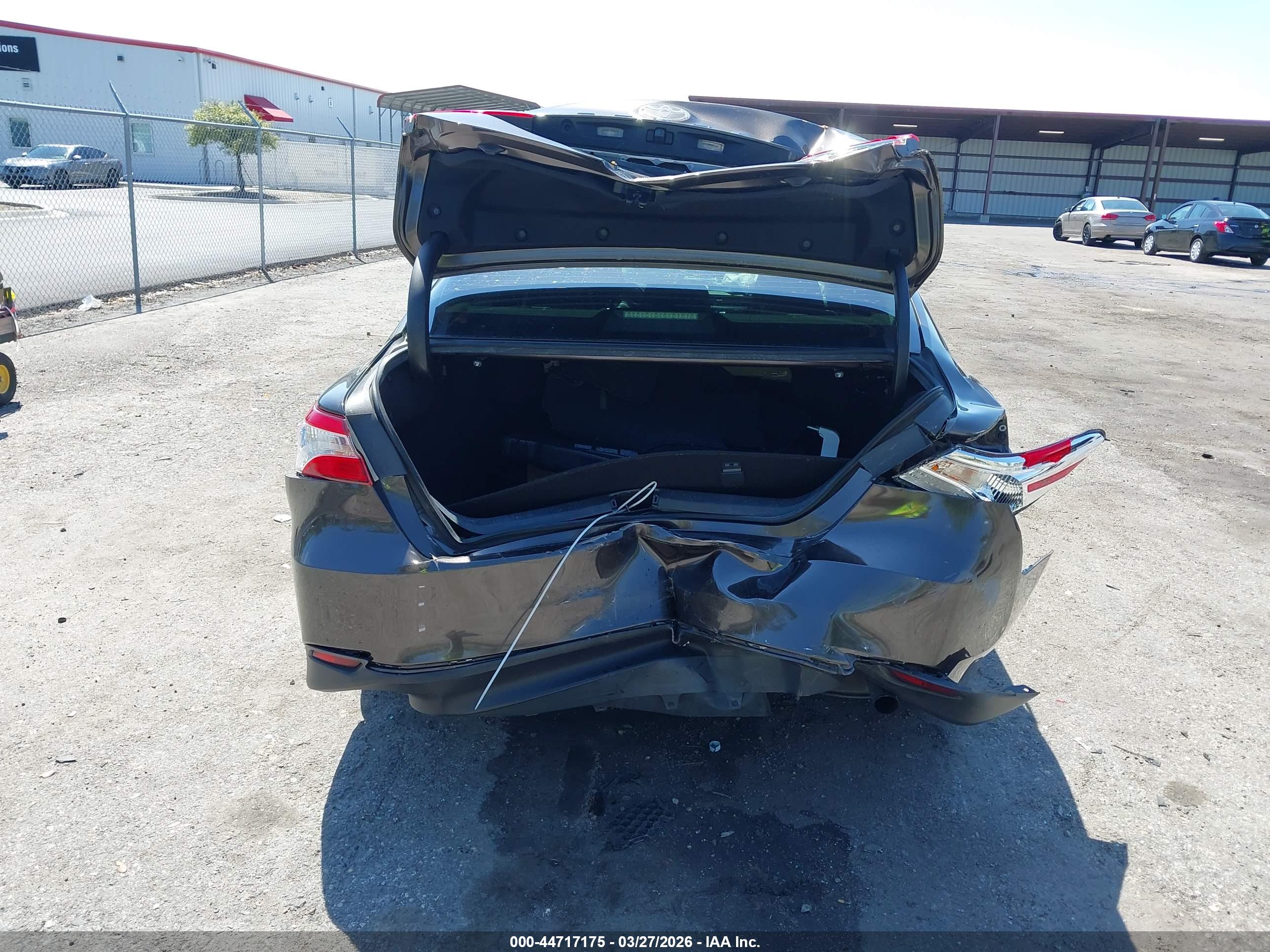TOYOTA CAMRY image 6