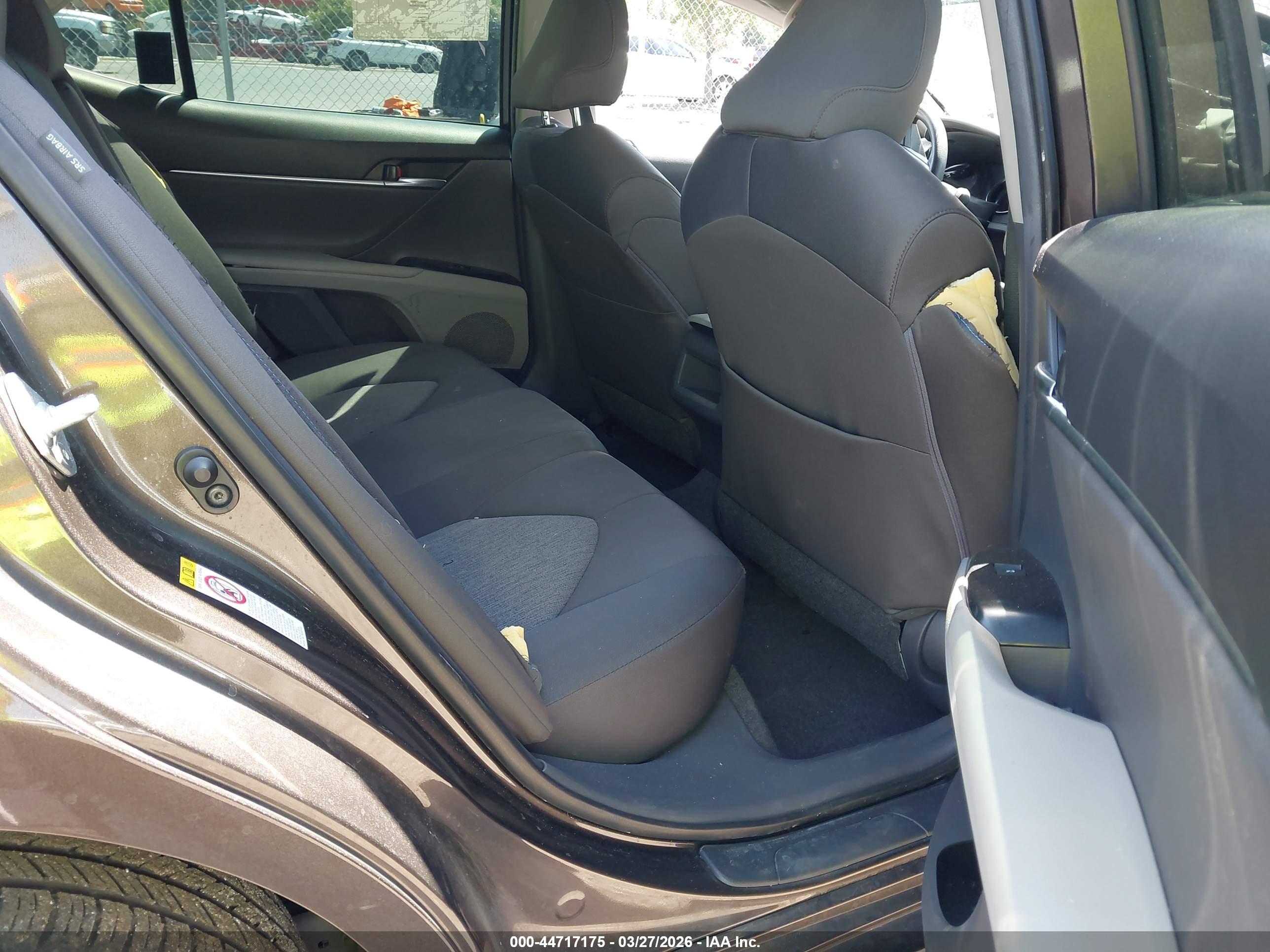 TOYOTA CAMRY image 8