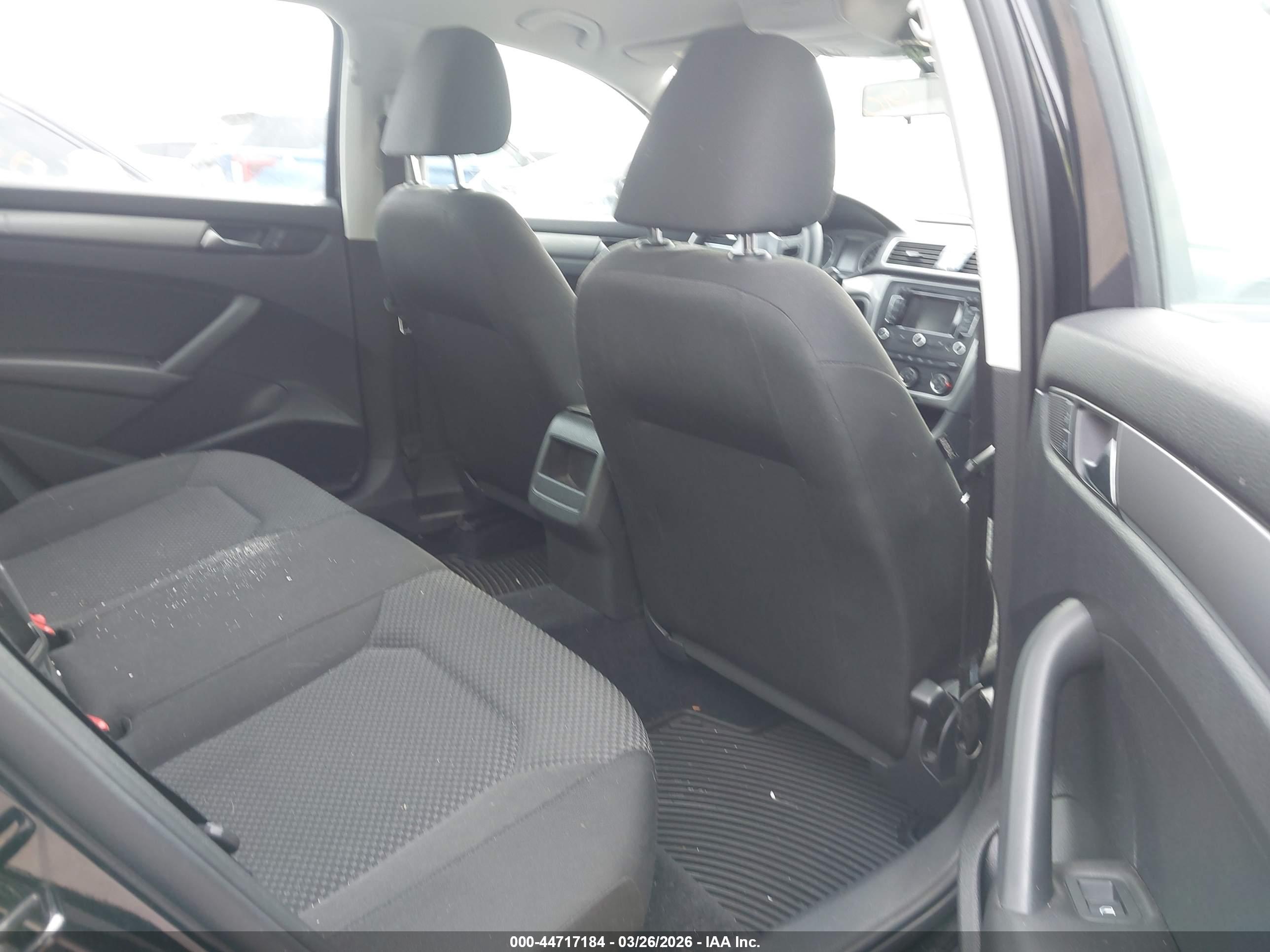 VOLKSWAGEN PASSAT image 8