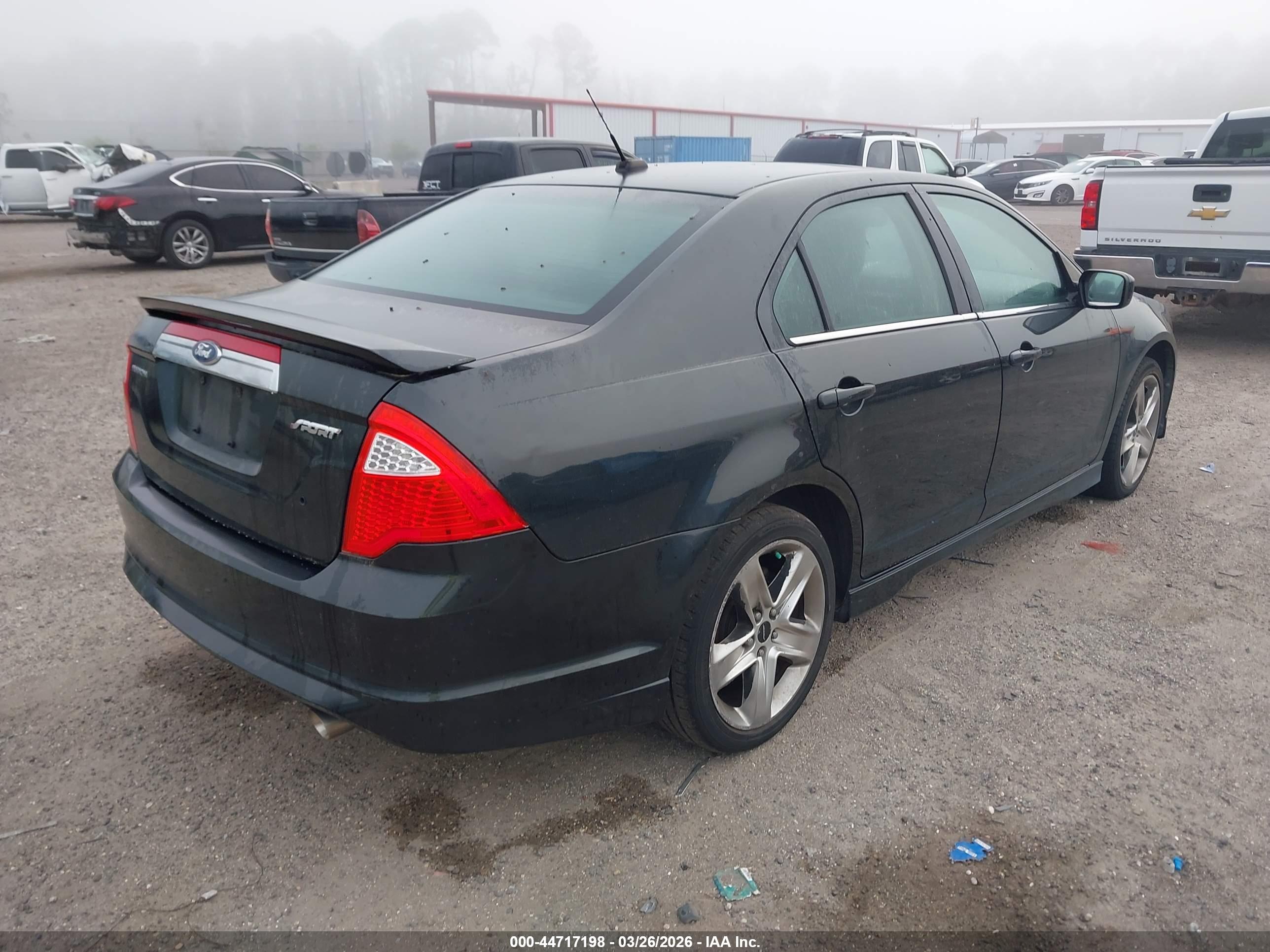 FORD FUSION image 4