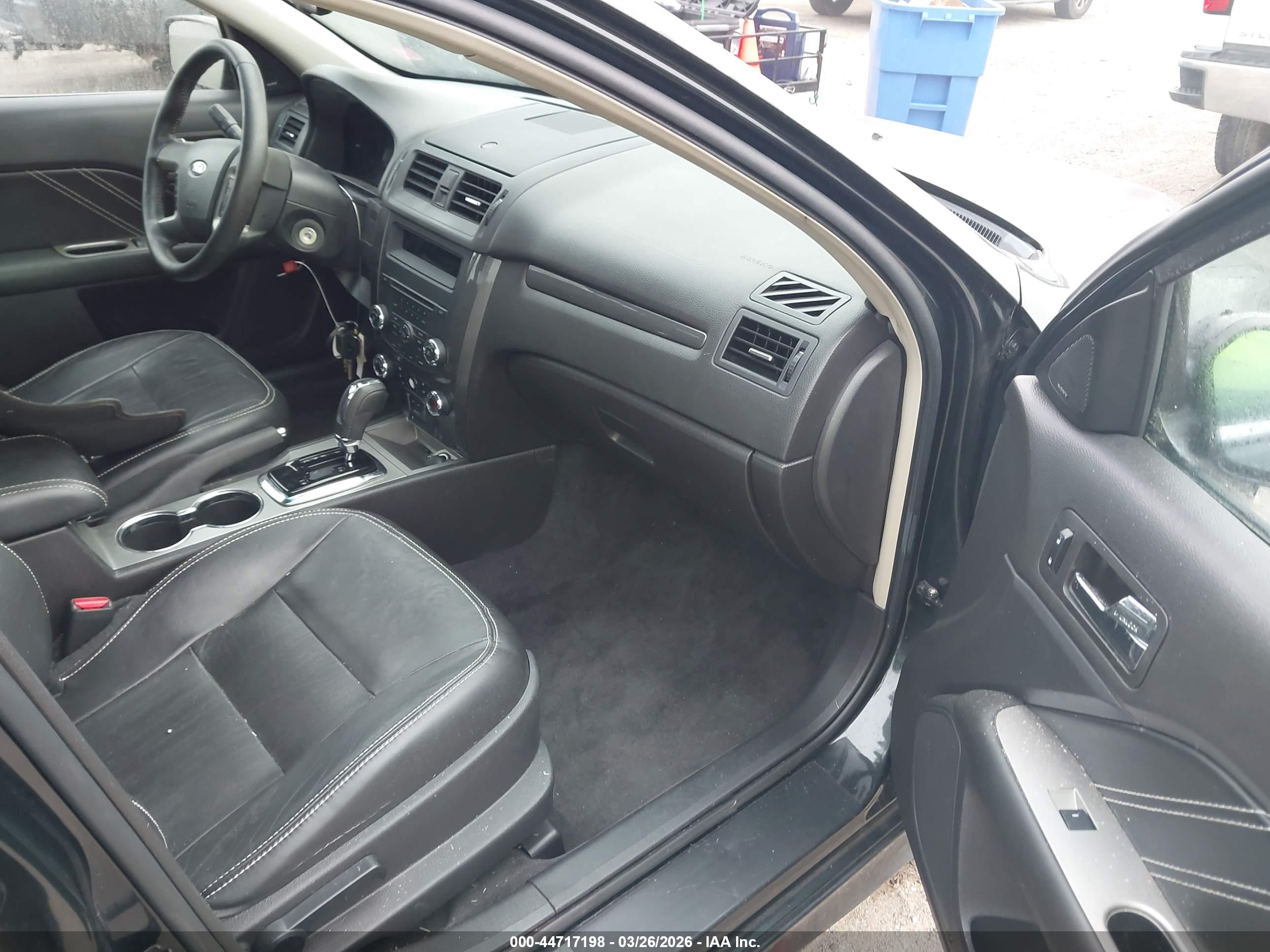 FORD FUSION image 5