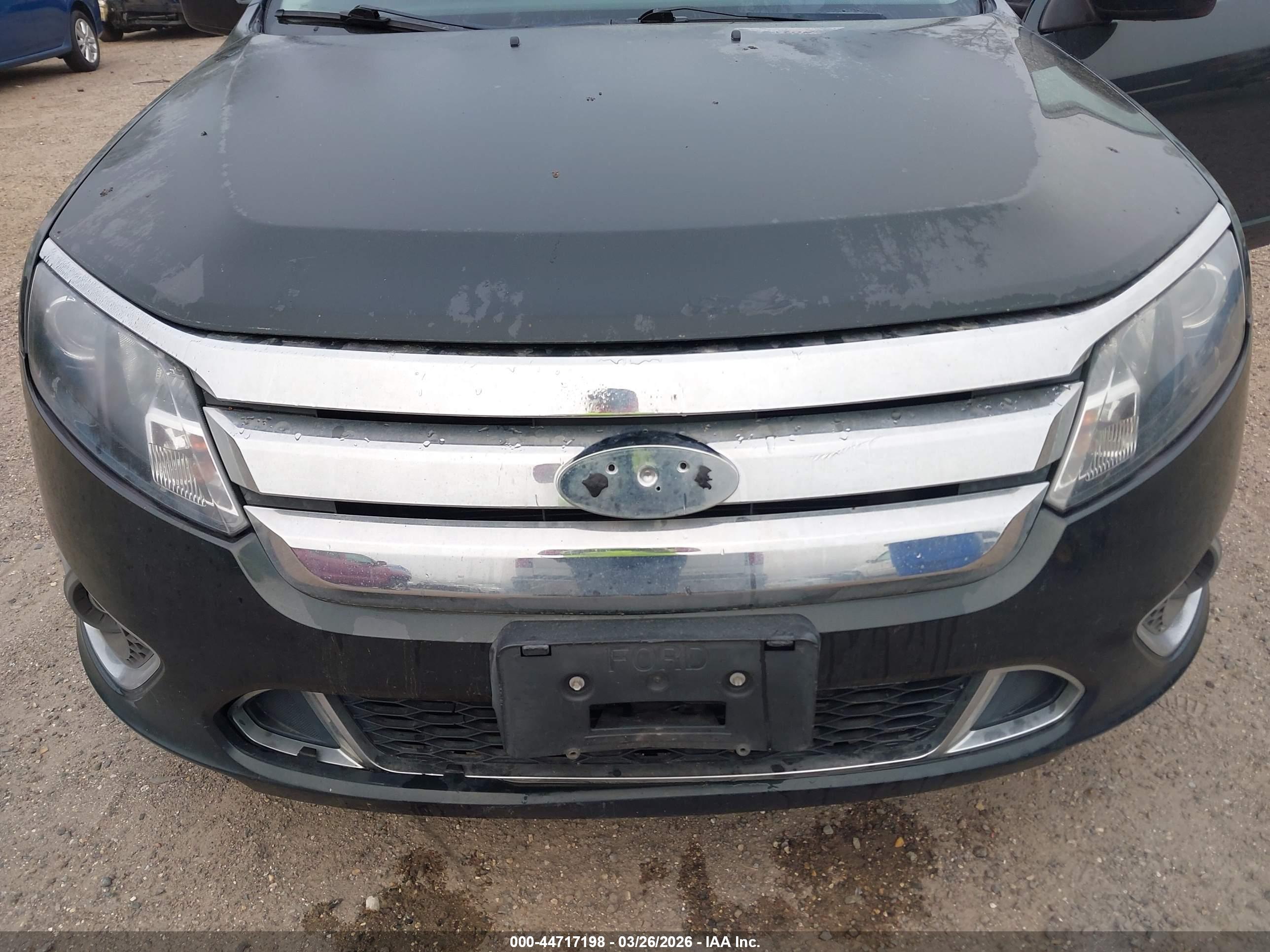FORD FUSION image 6