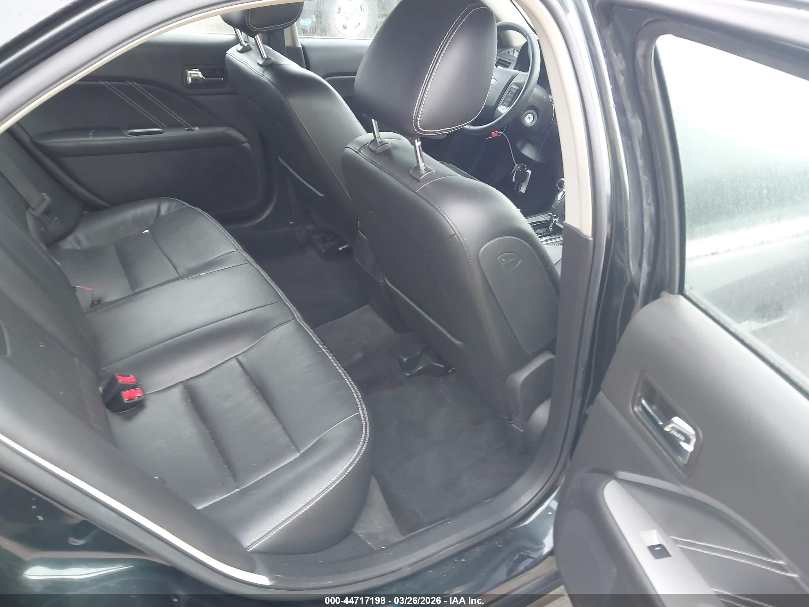 FORD FUSION image 8