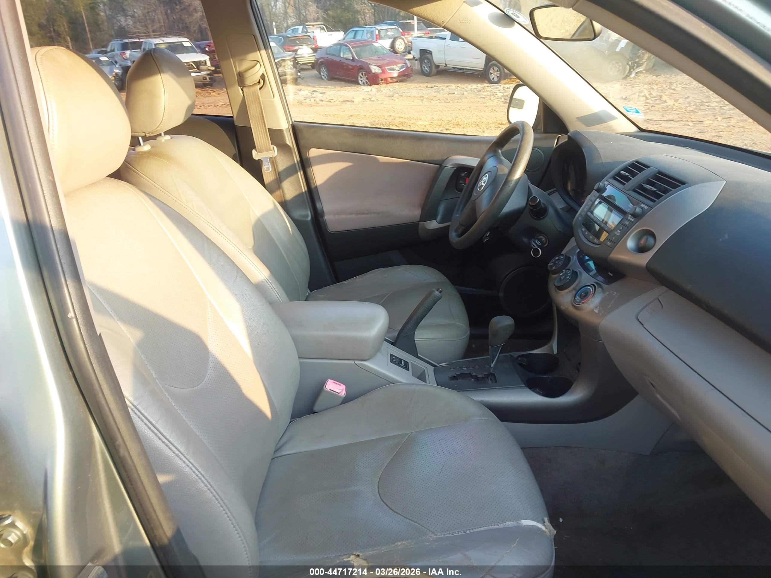 TOYOTA RAV4 image 5