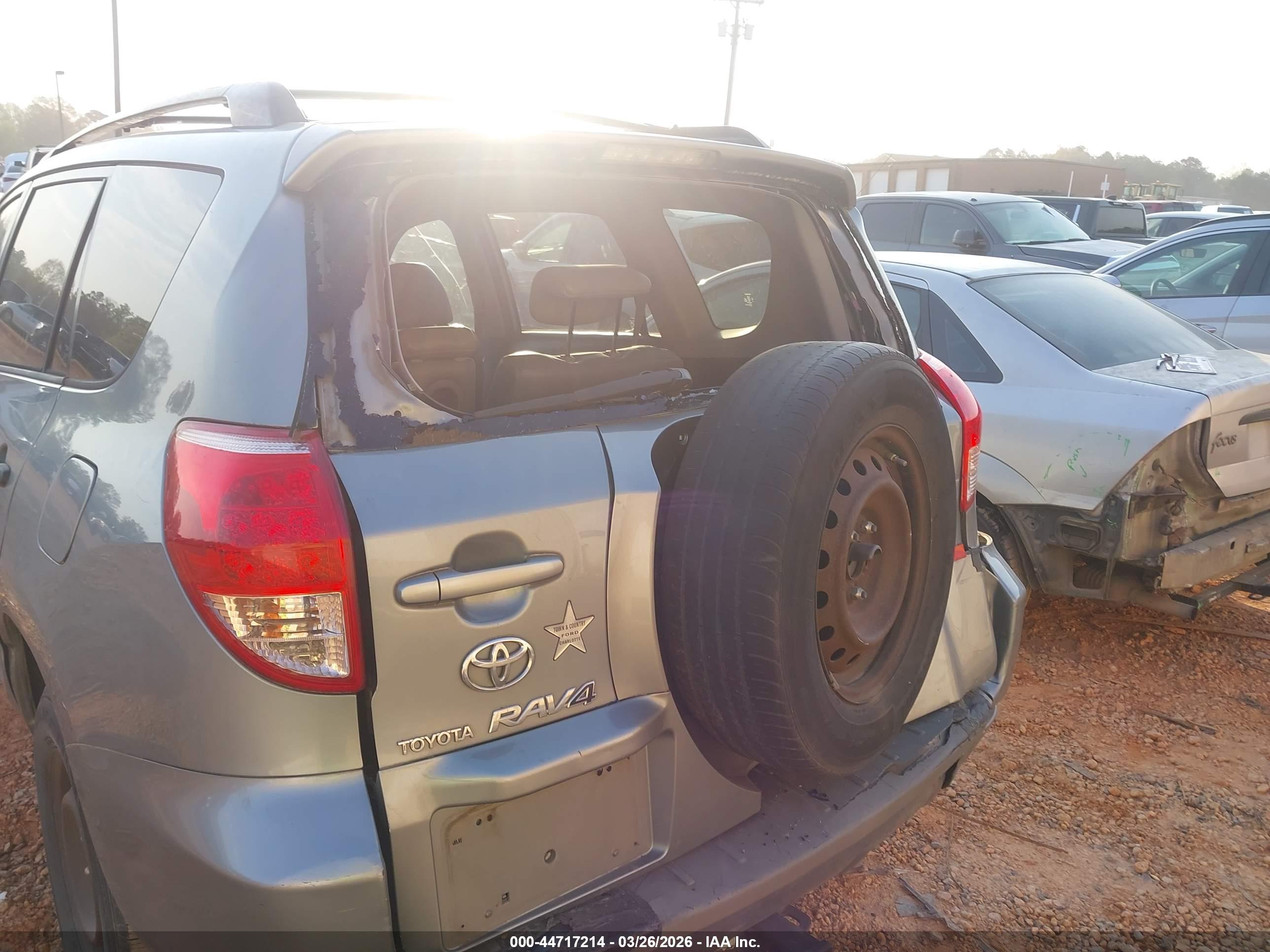 TOYOTA RAV4 image 6