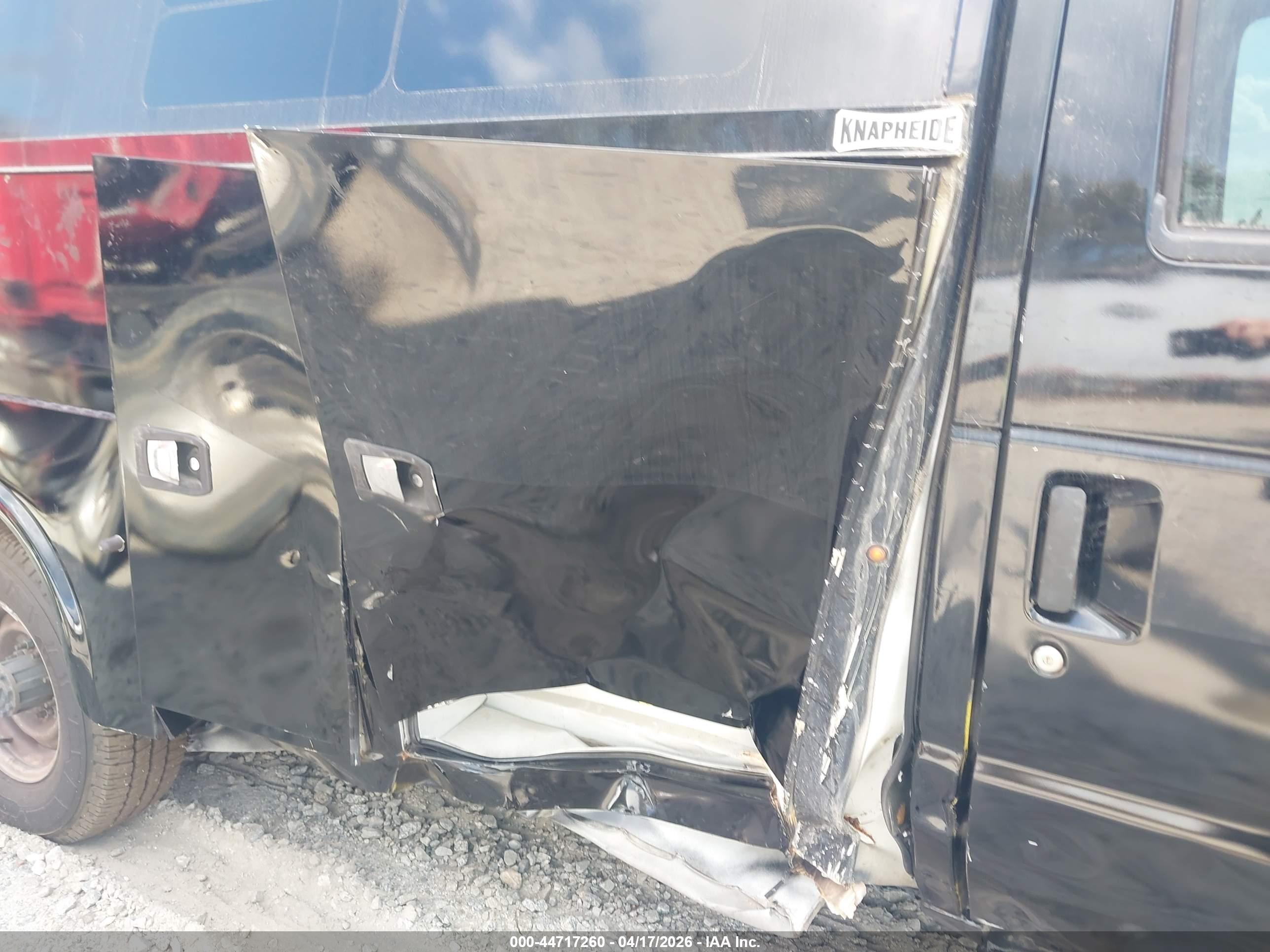 FORD E-350 image 6