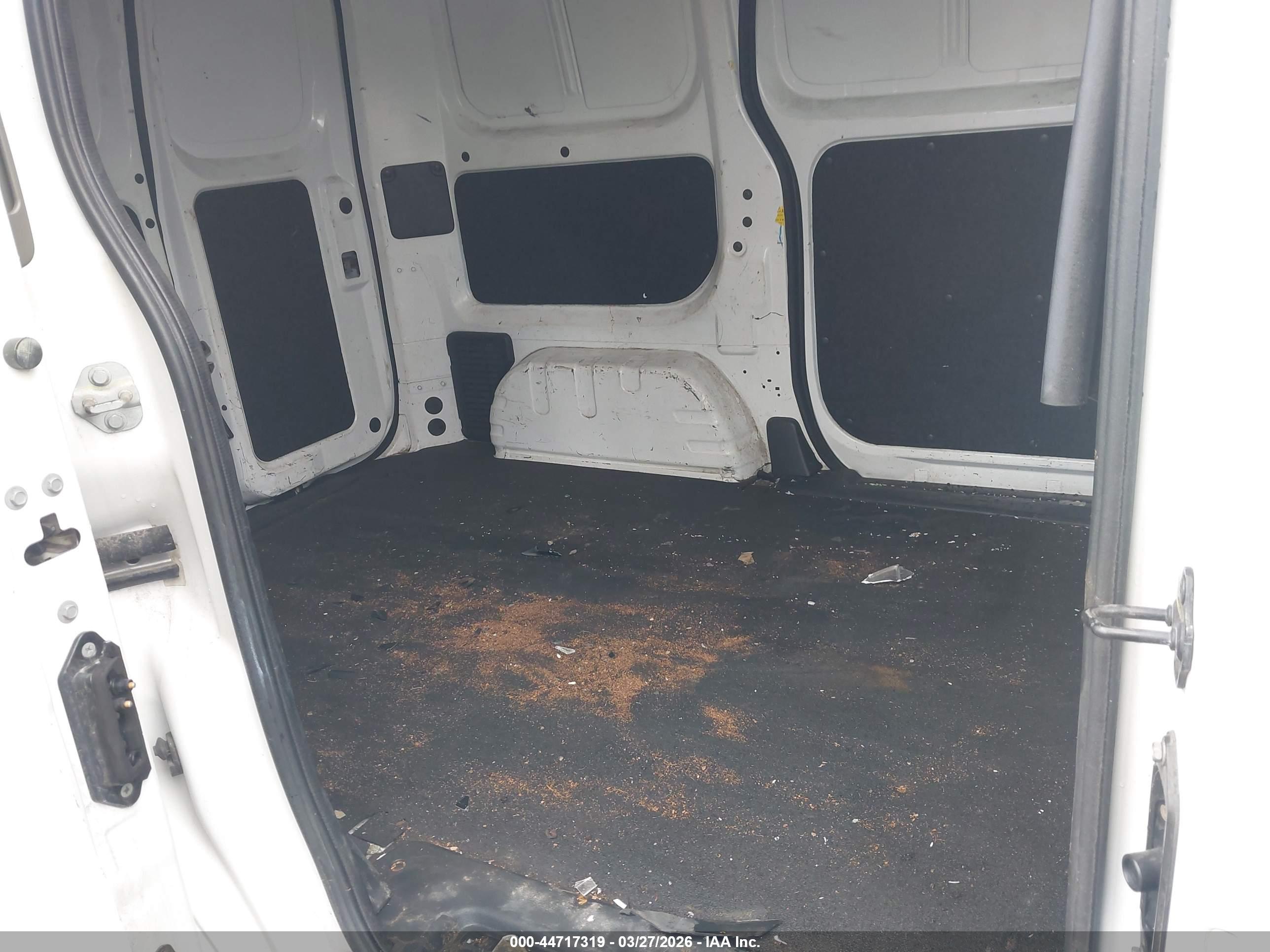 NISSAN NV200 image 8