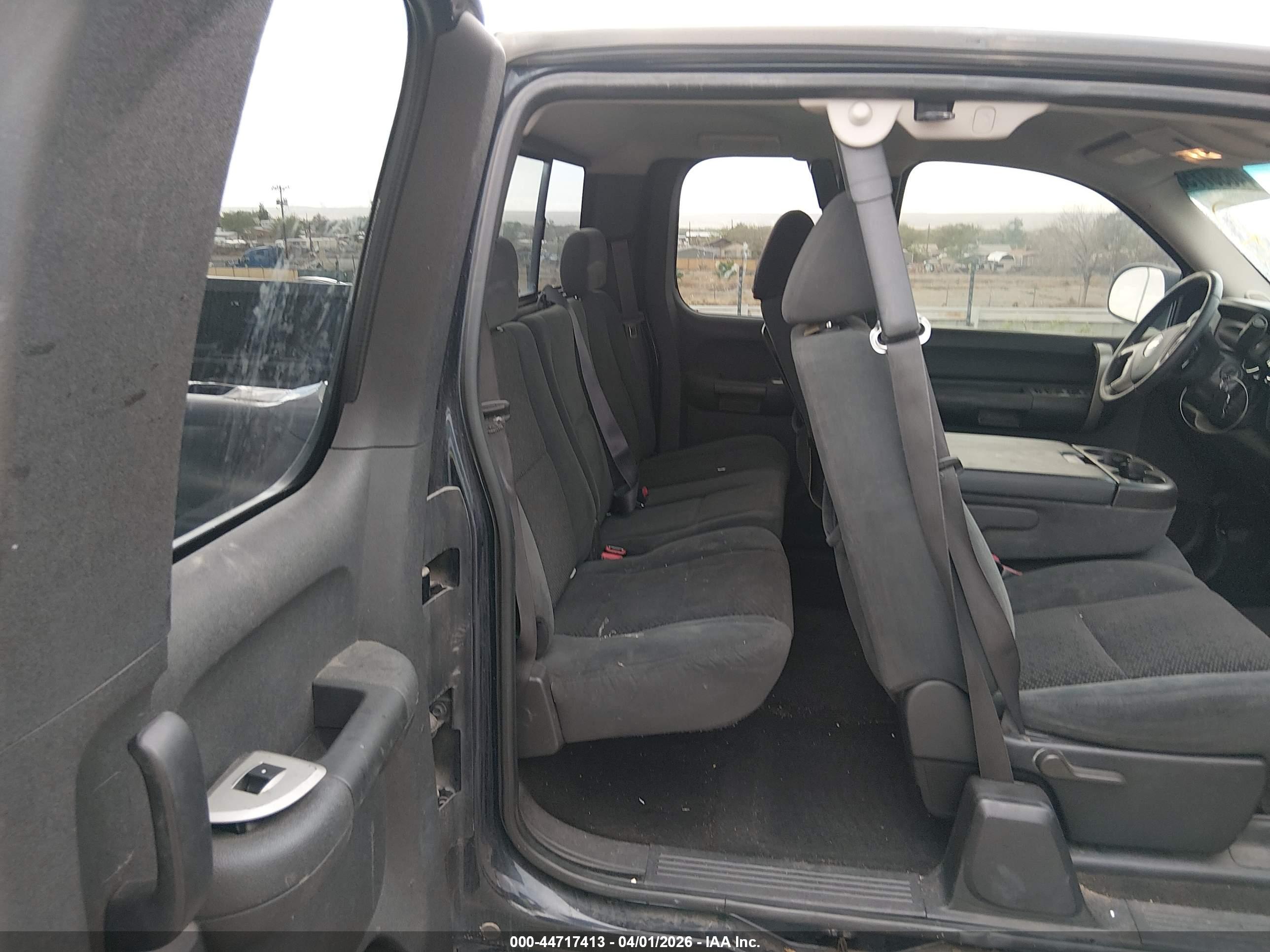 CHEVROLET SILVERADO image 8