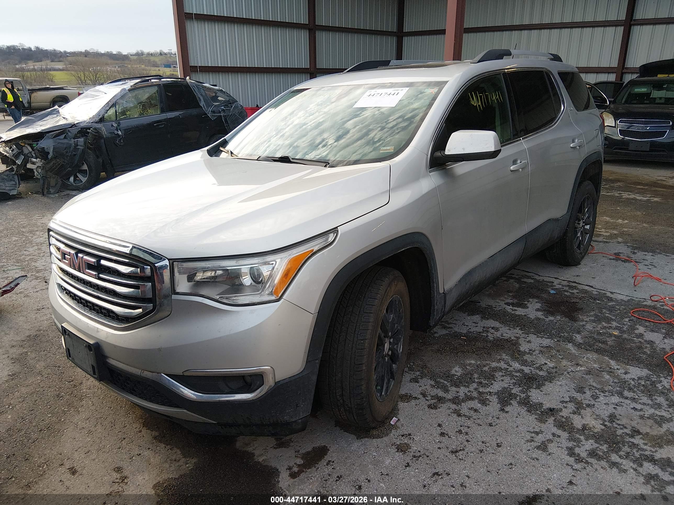 GMC ACADIA image 2