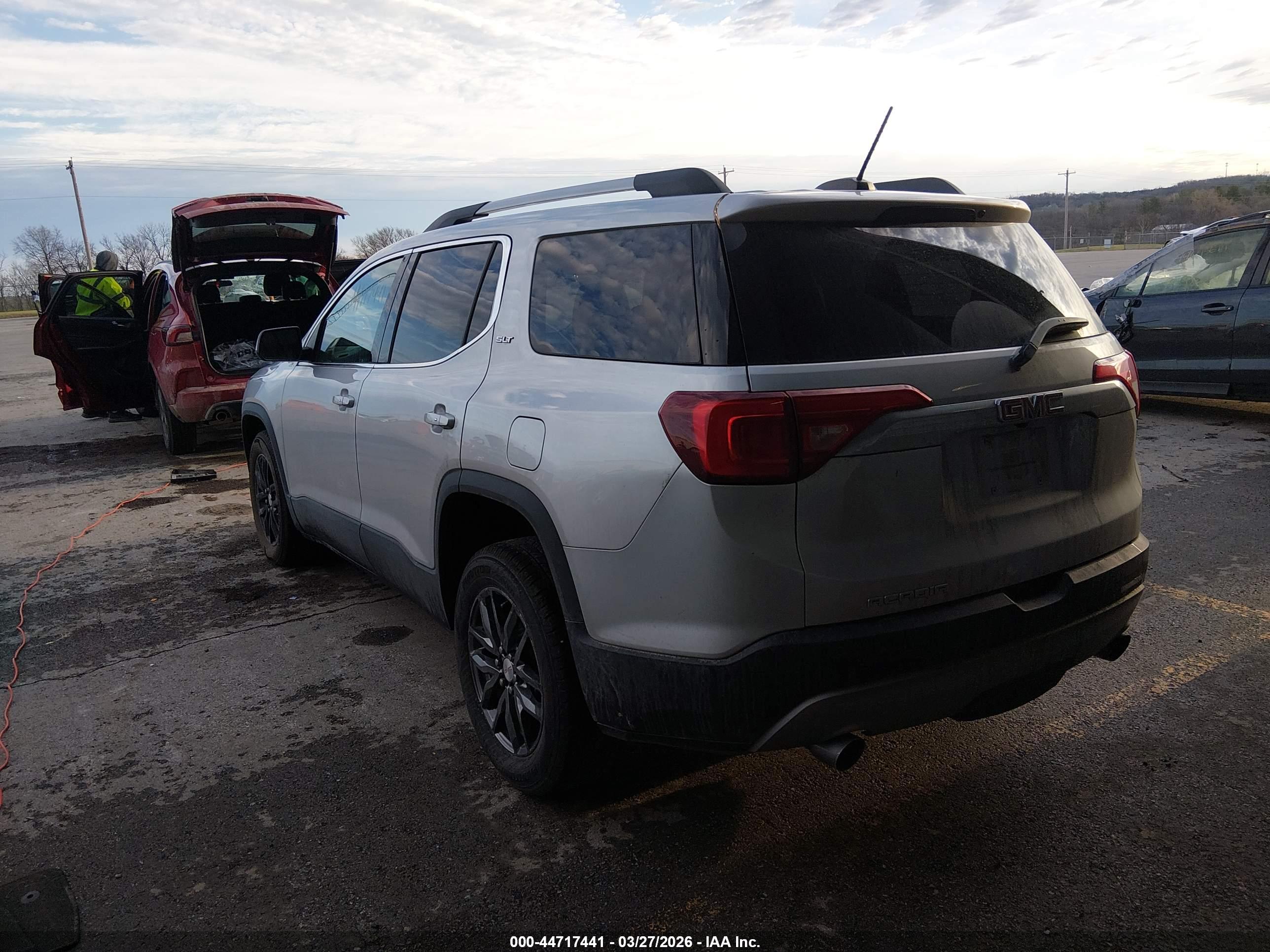 GMC ACADIA image 3