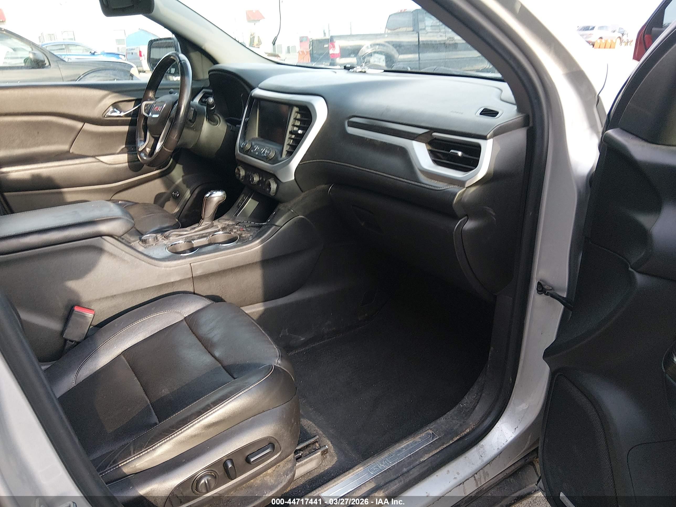 GMC ACADIA image 5