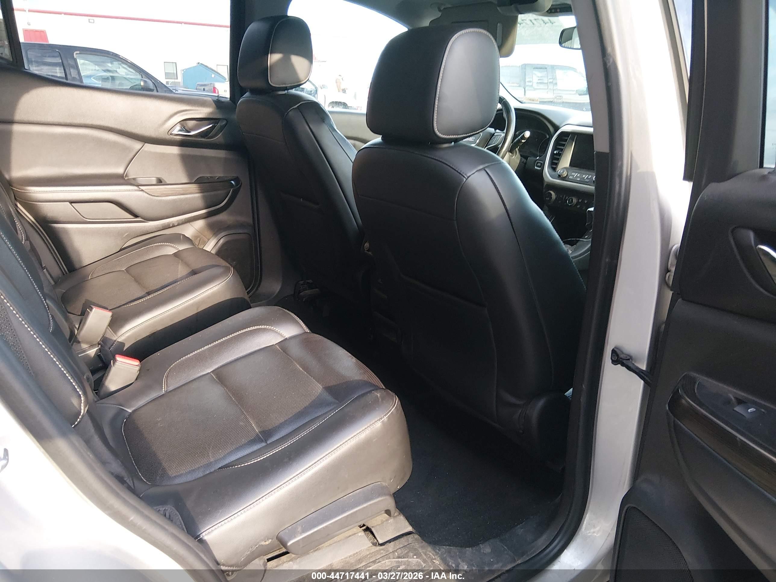 GMC ACADIA image 8