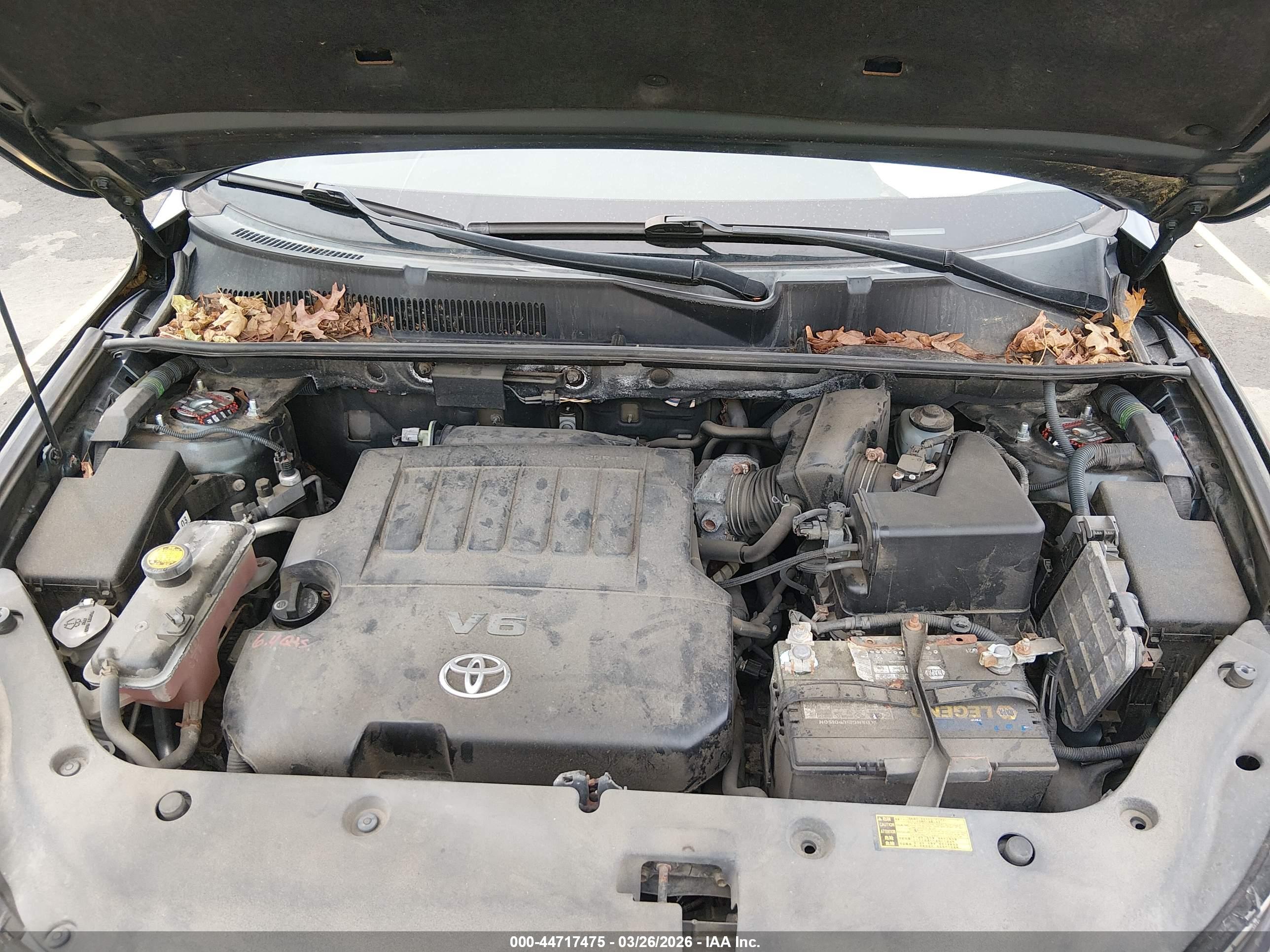 TOYOTA RAV4 image 10