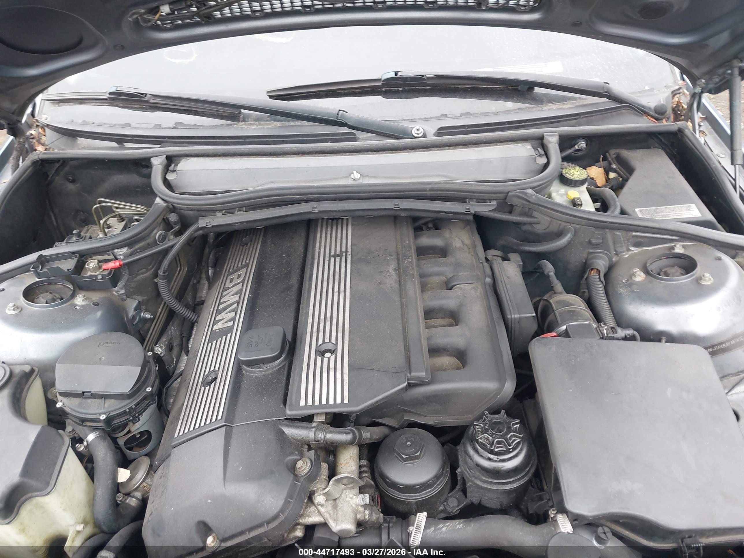 BMW 325XI image 10