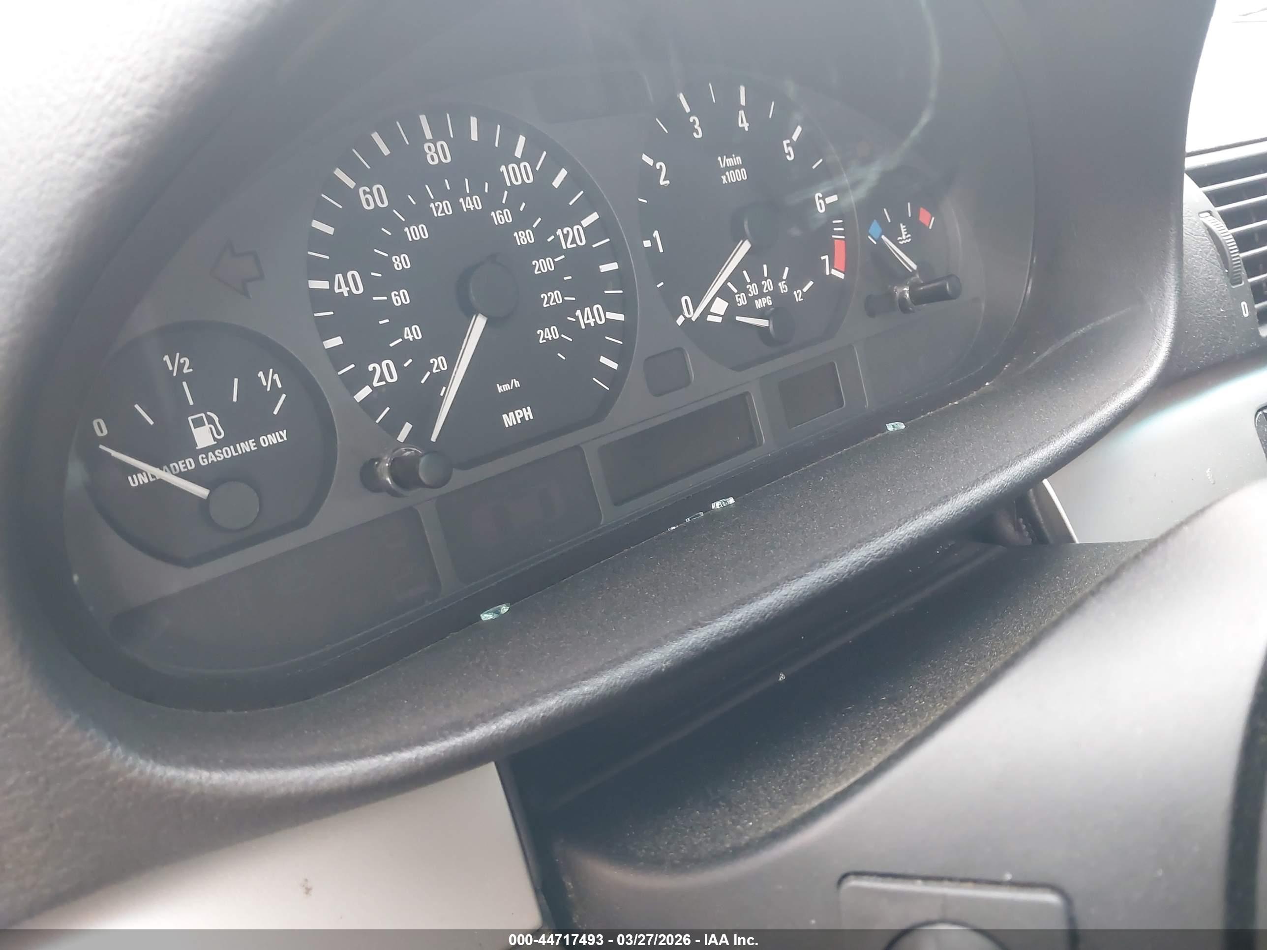BMW 325XI image 7