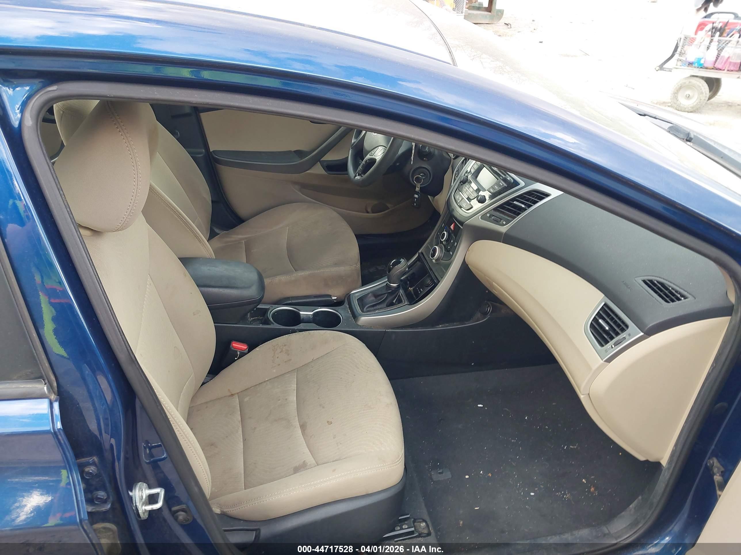 HYUNDAI ELANTRA image 5