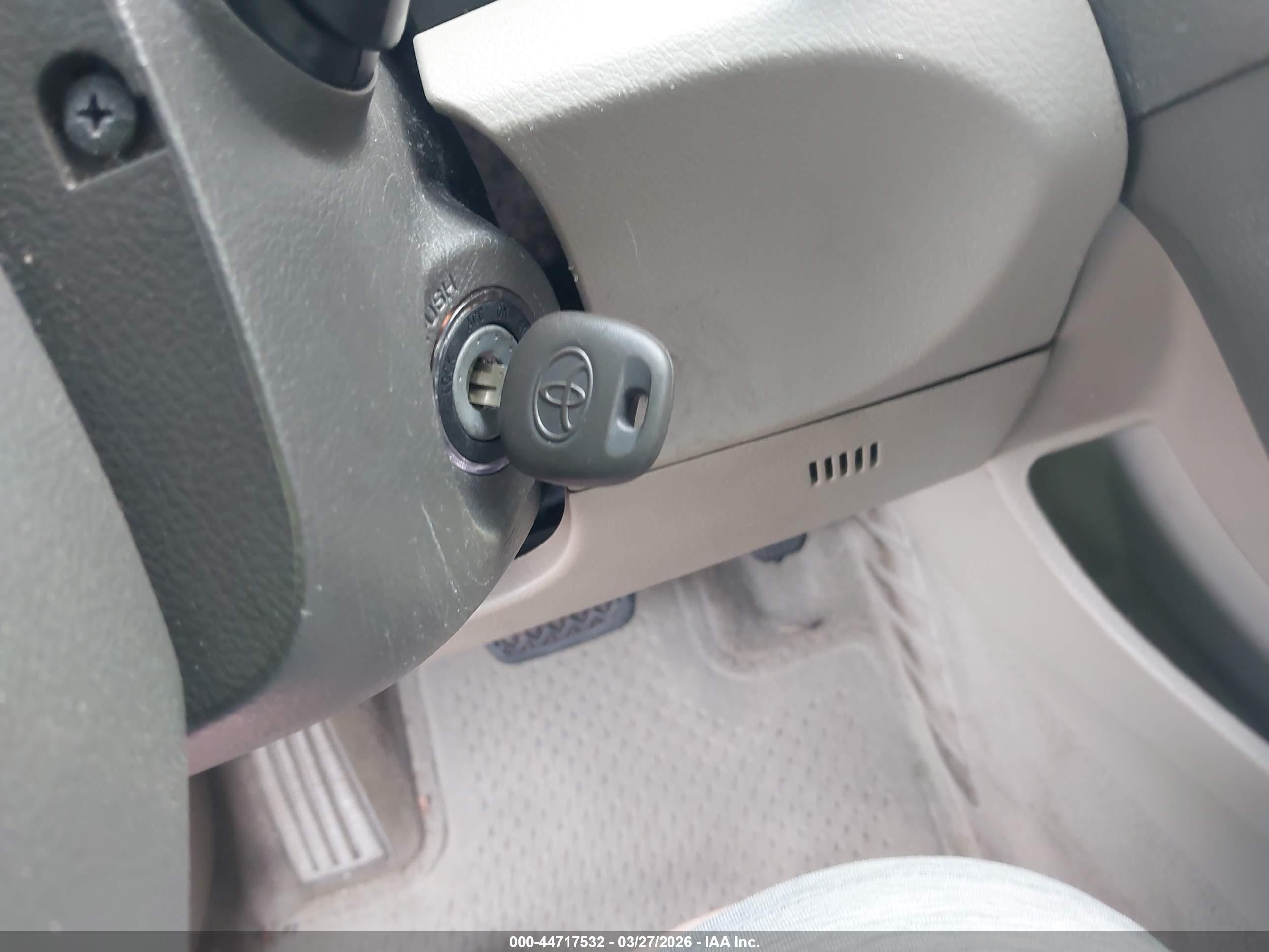 TOYOTA CAMRY image 11