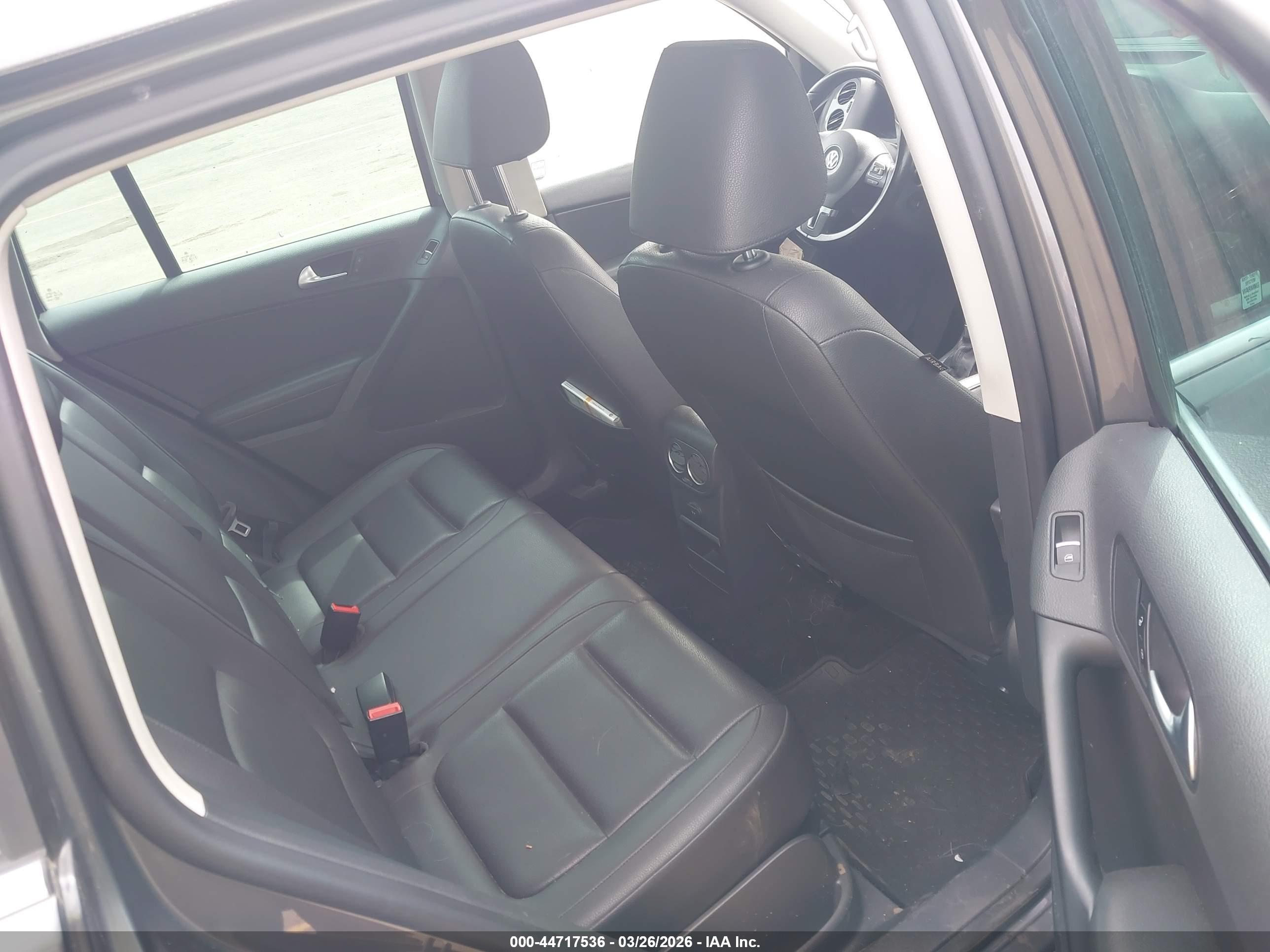 VOLKSWAGEN TIGUAN image 8