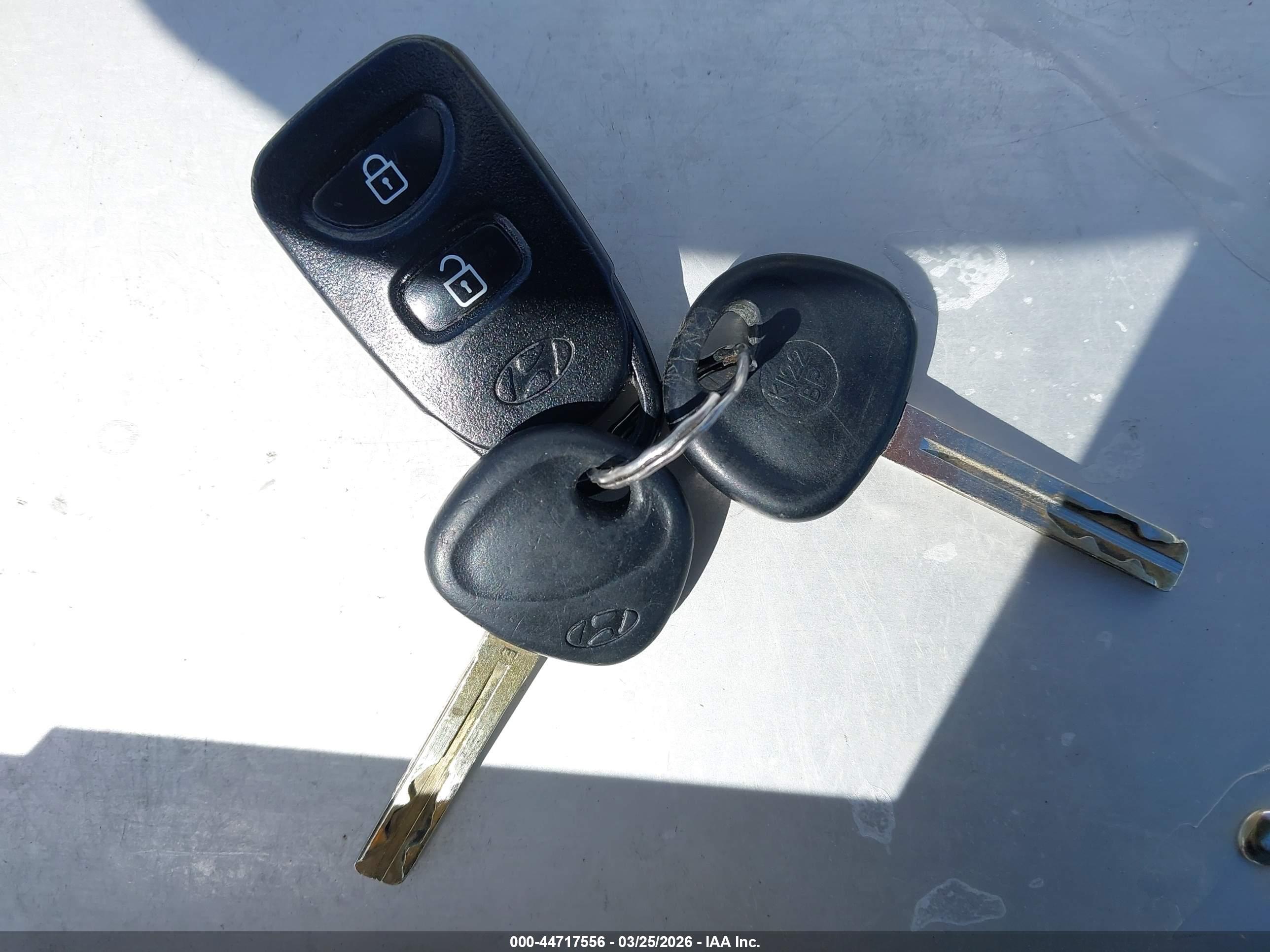 HYUNDAI TUCSON image 11