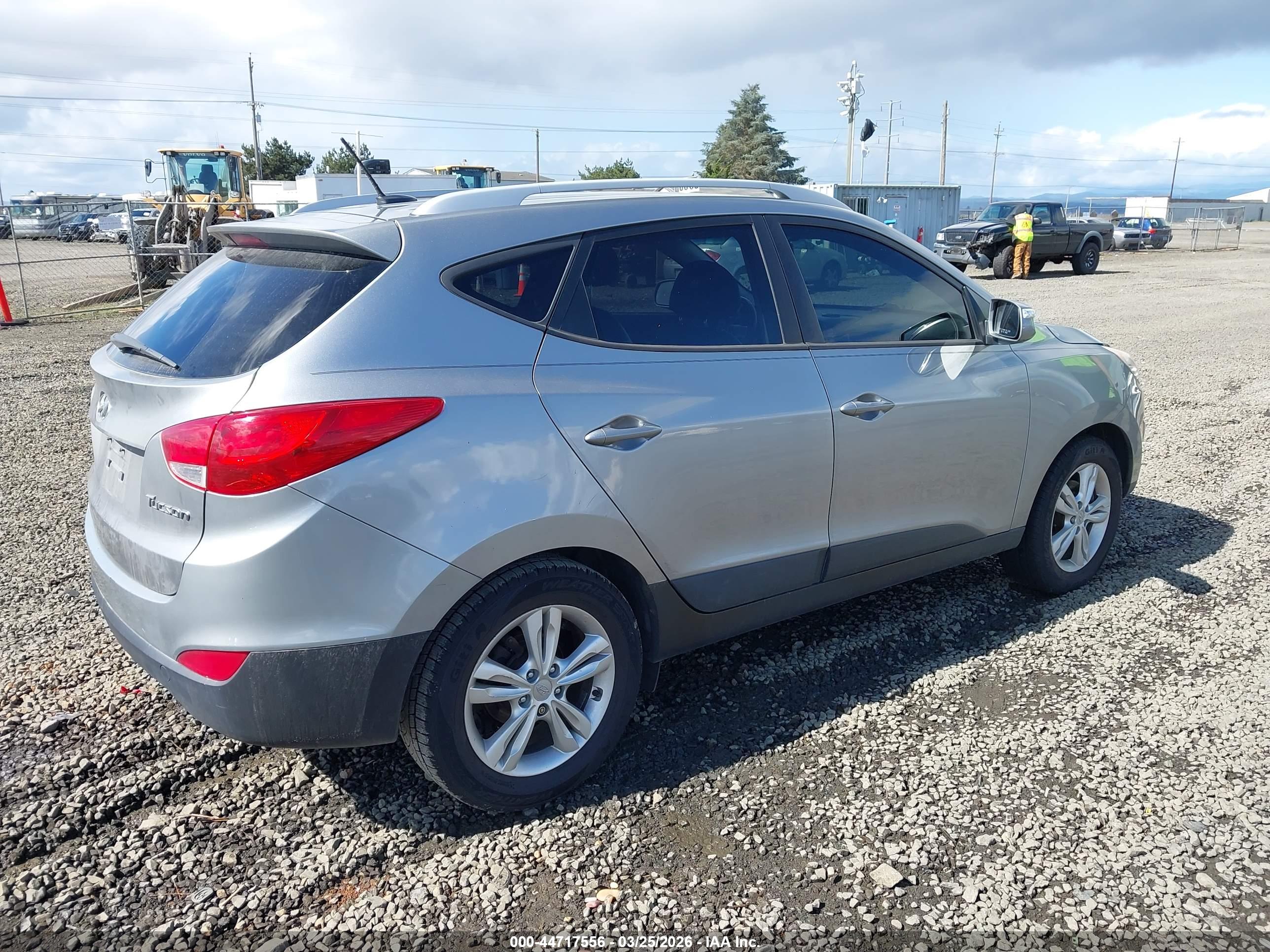 HYUNDAI TUCSON image 4