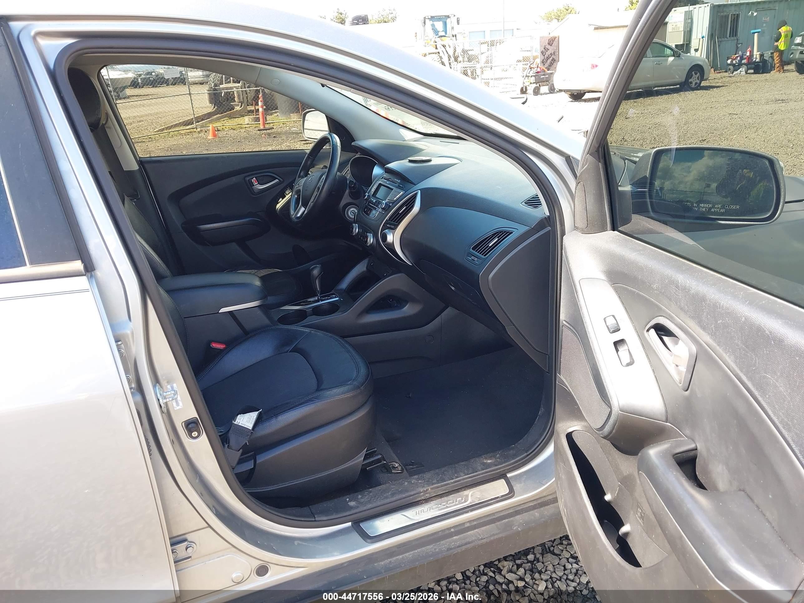 HYUNDAI TUCSON image 5