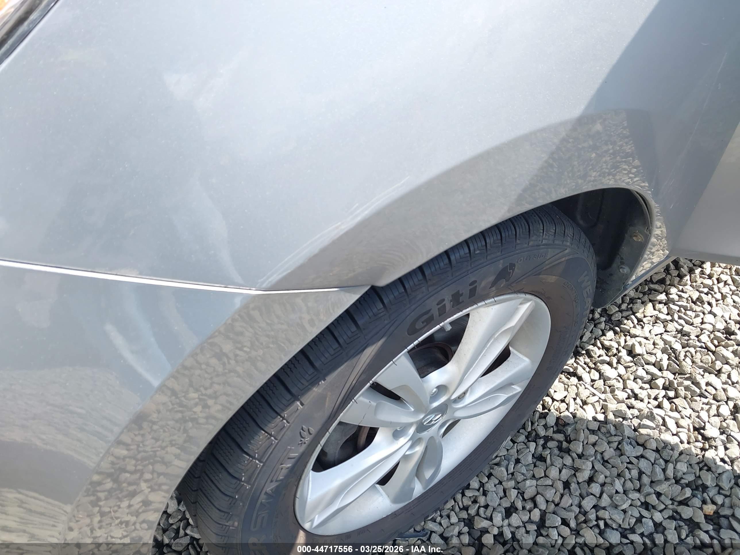 HYUNDAI TUCSON image 6