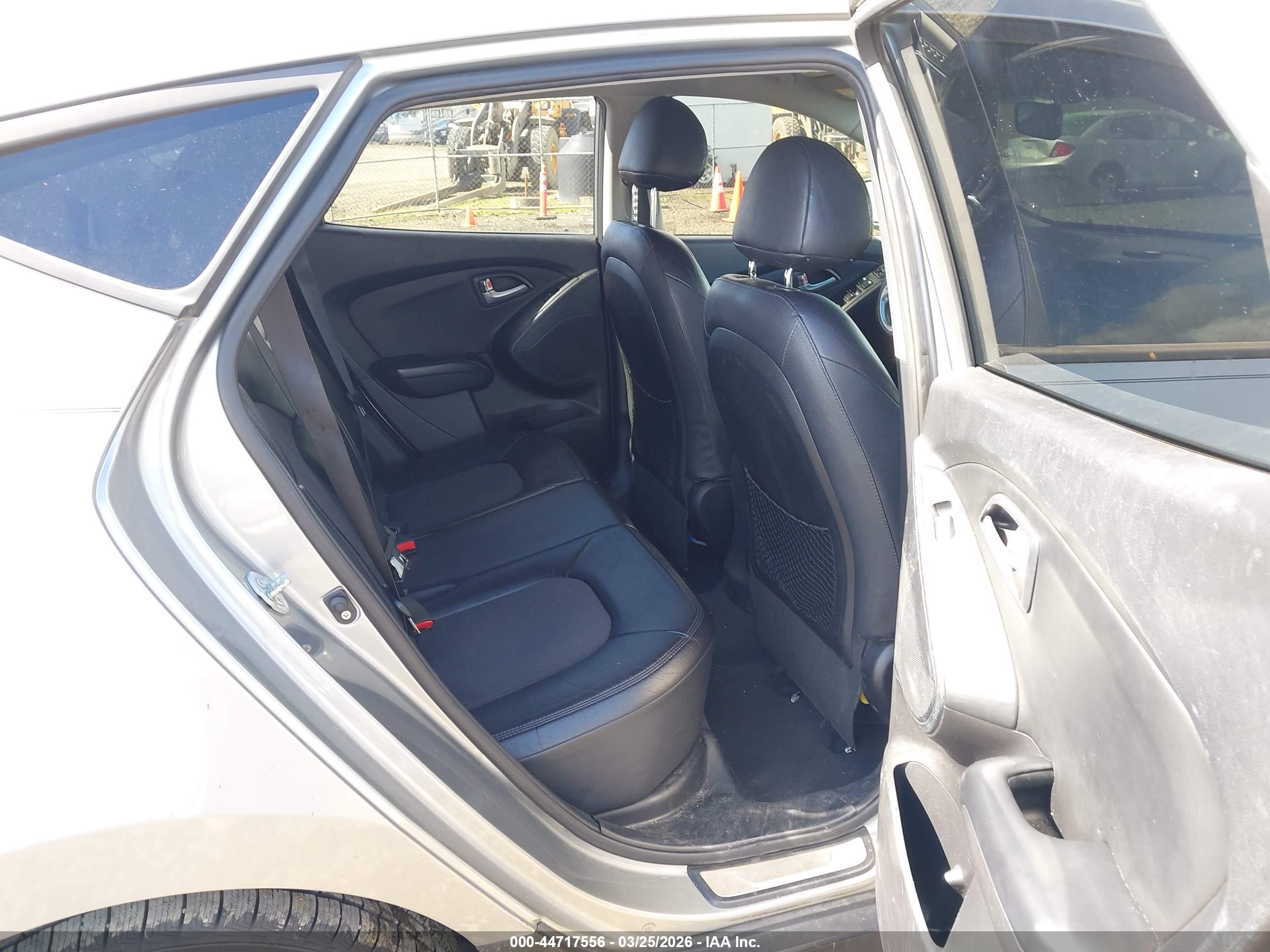 HYUNDAI TUCSON image 8