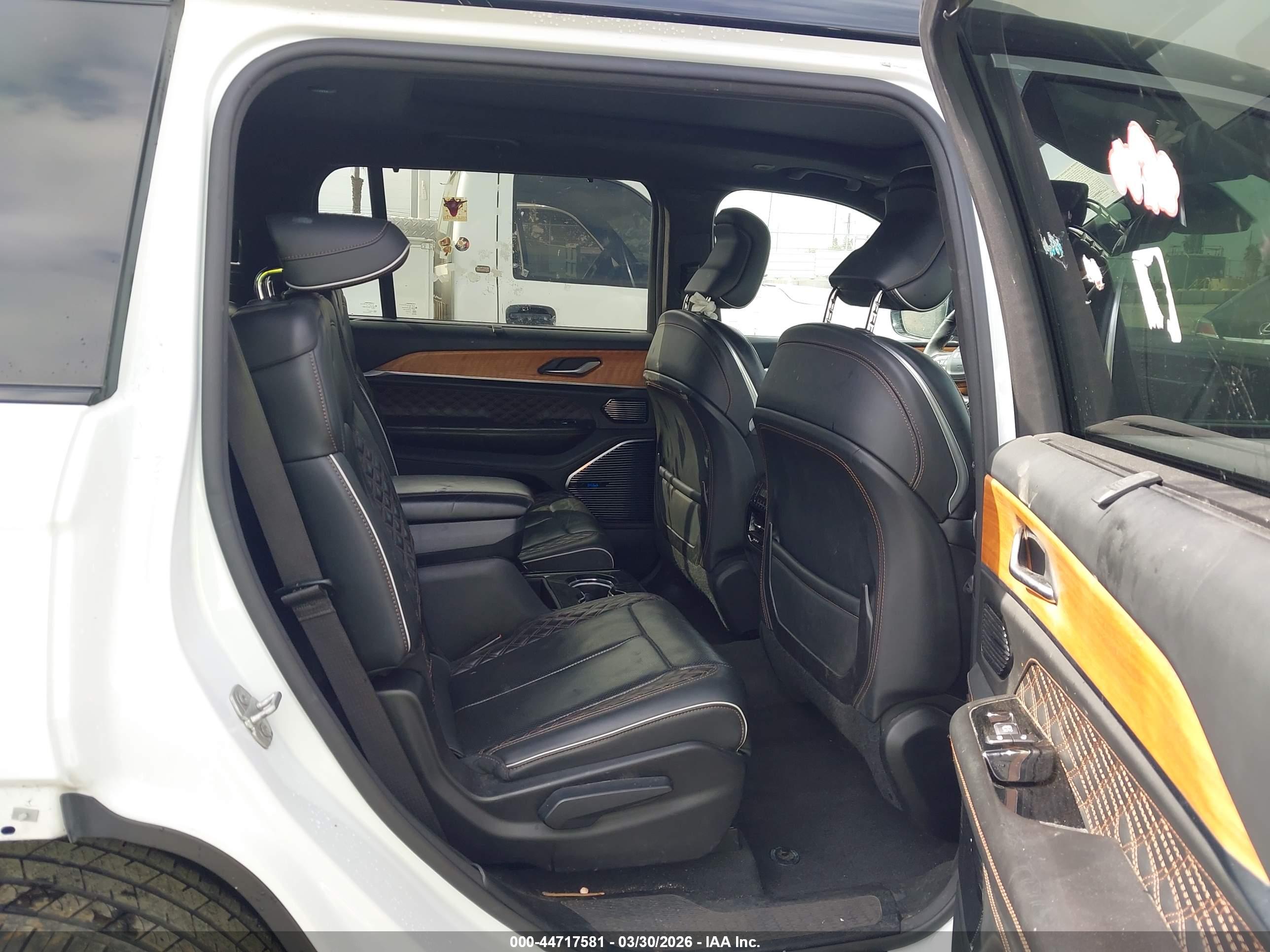 JEEP GRAND image 8