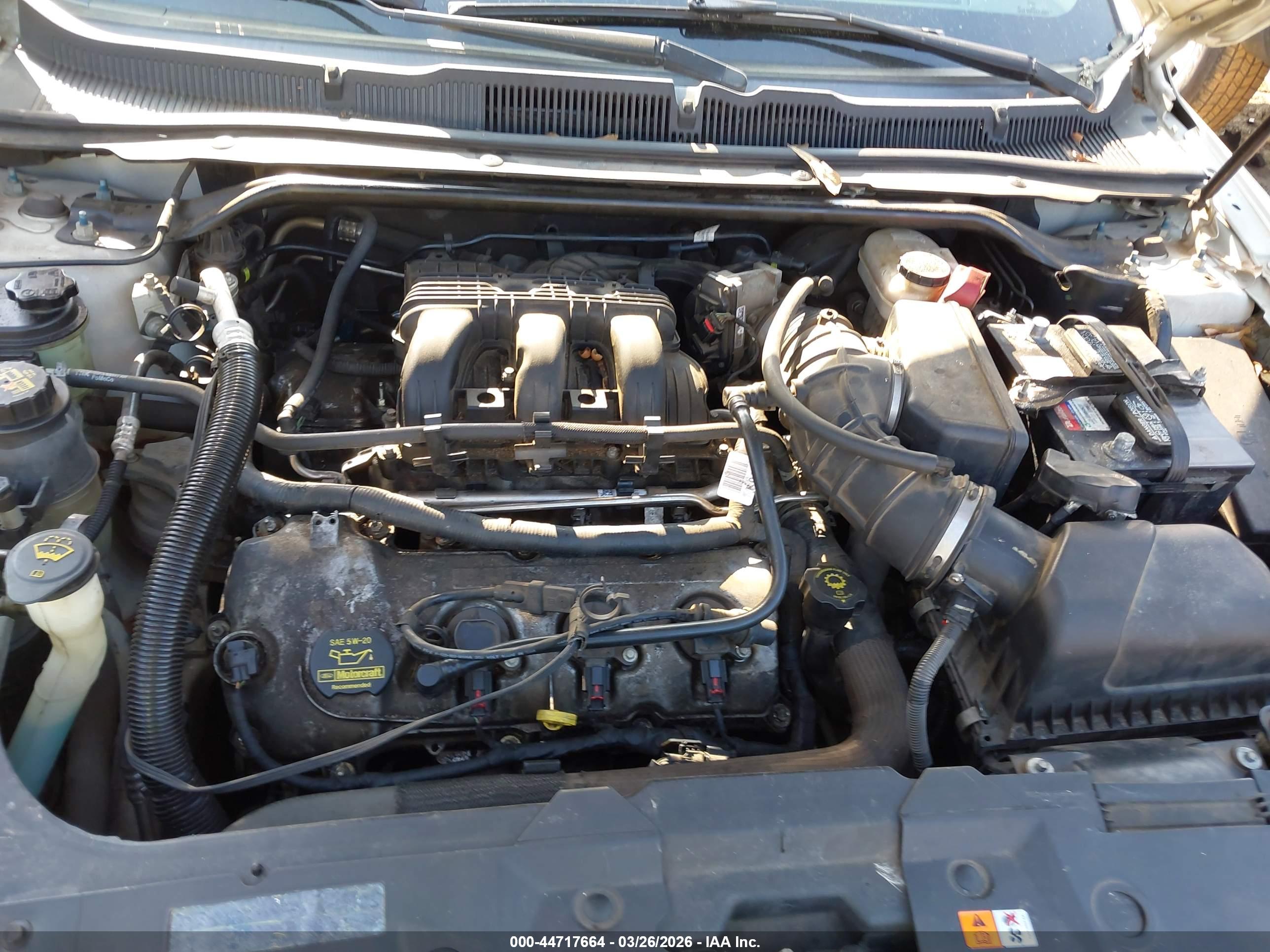 FORD TAURUS image 10