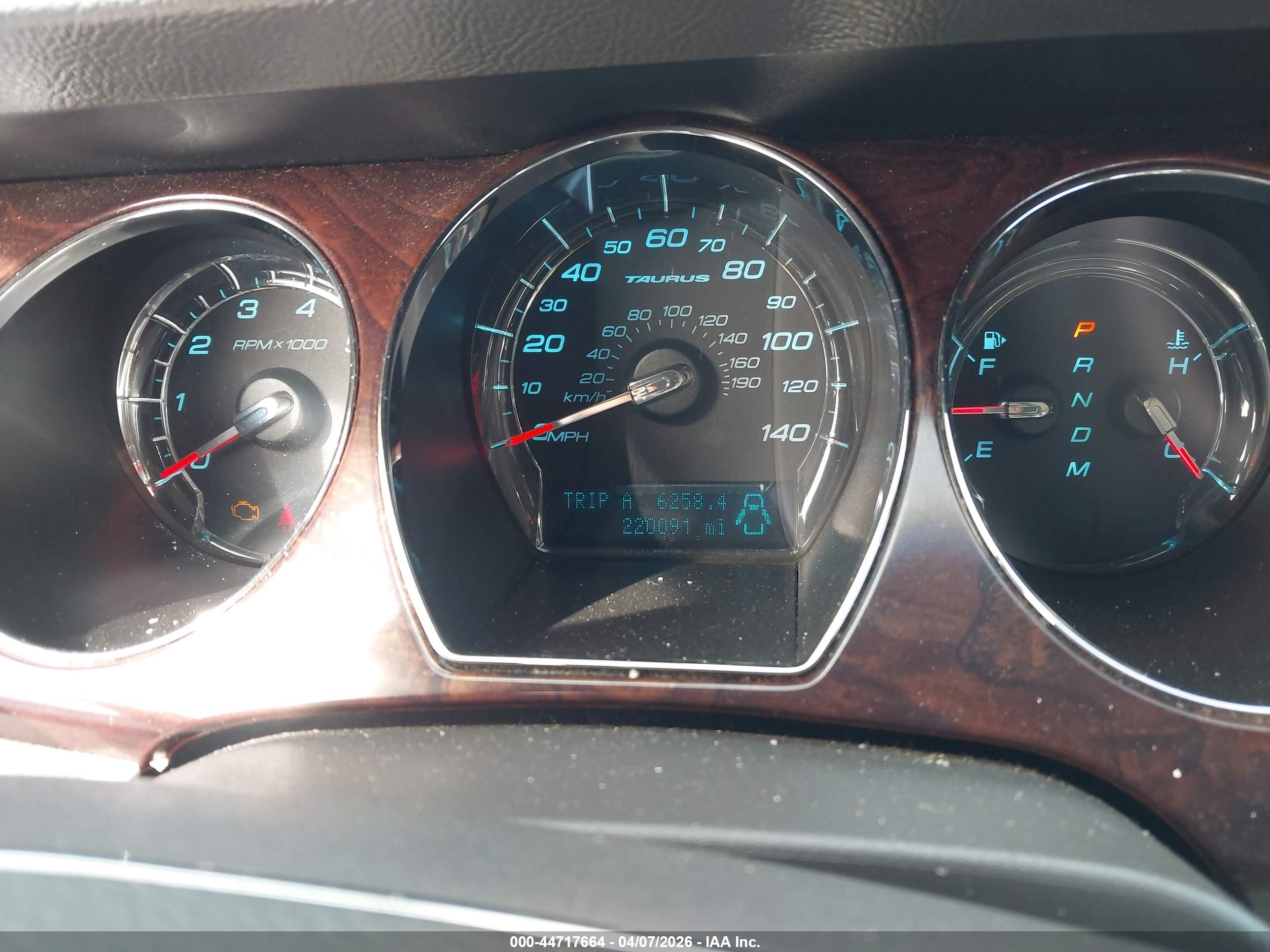 FORD TAURUS image 7