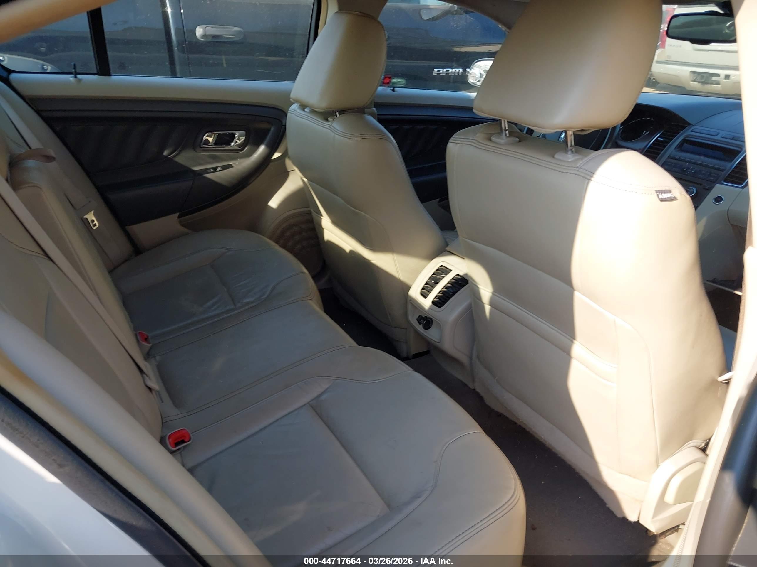 FORD TAURUS image 8