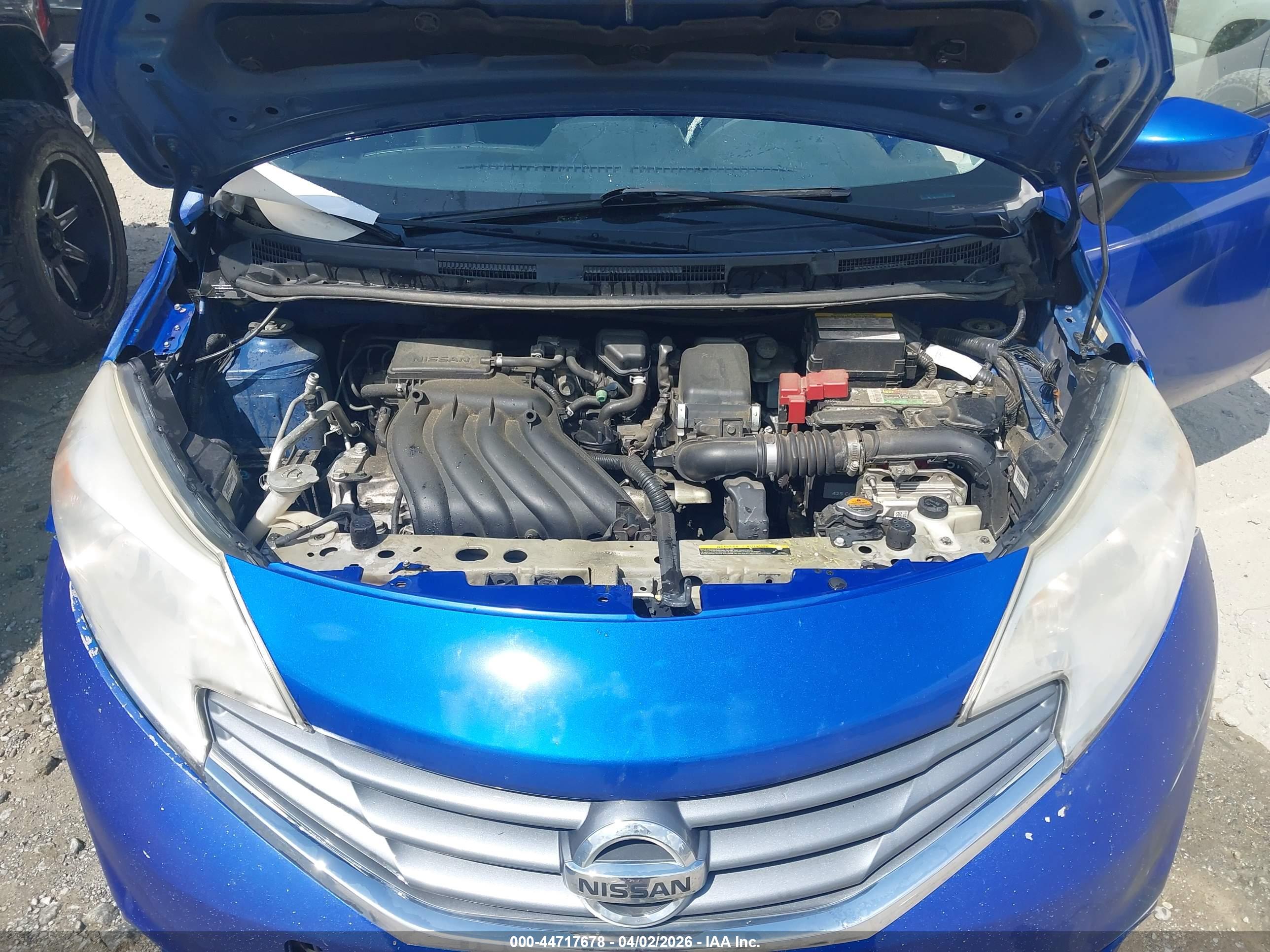 NISSAN VERSA image 10
