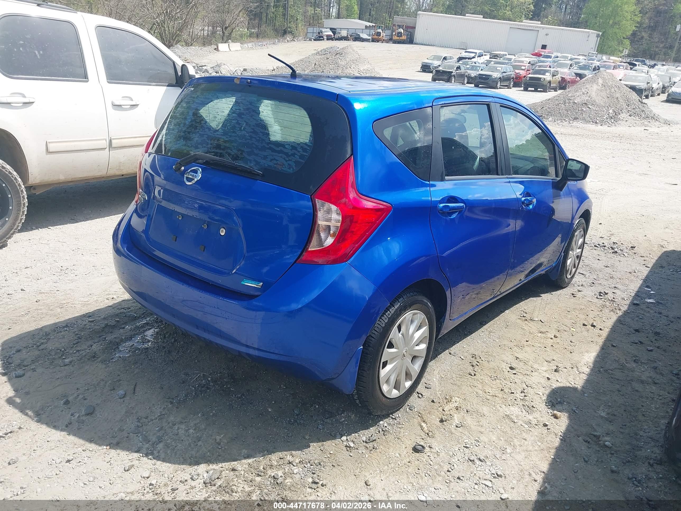 NISSAN VERSA image 4