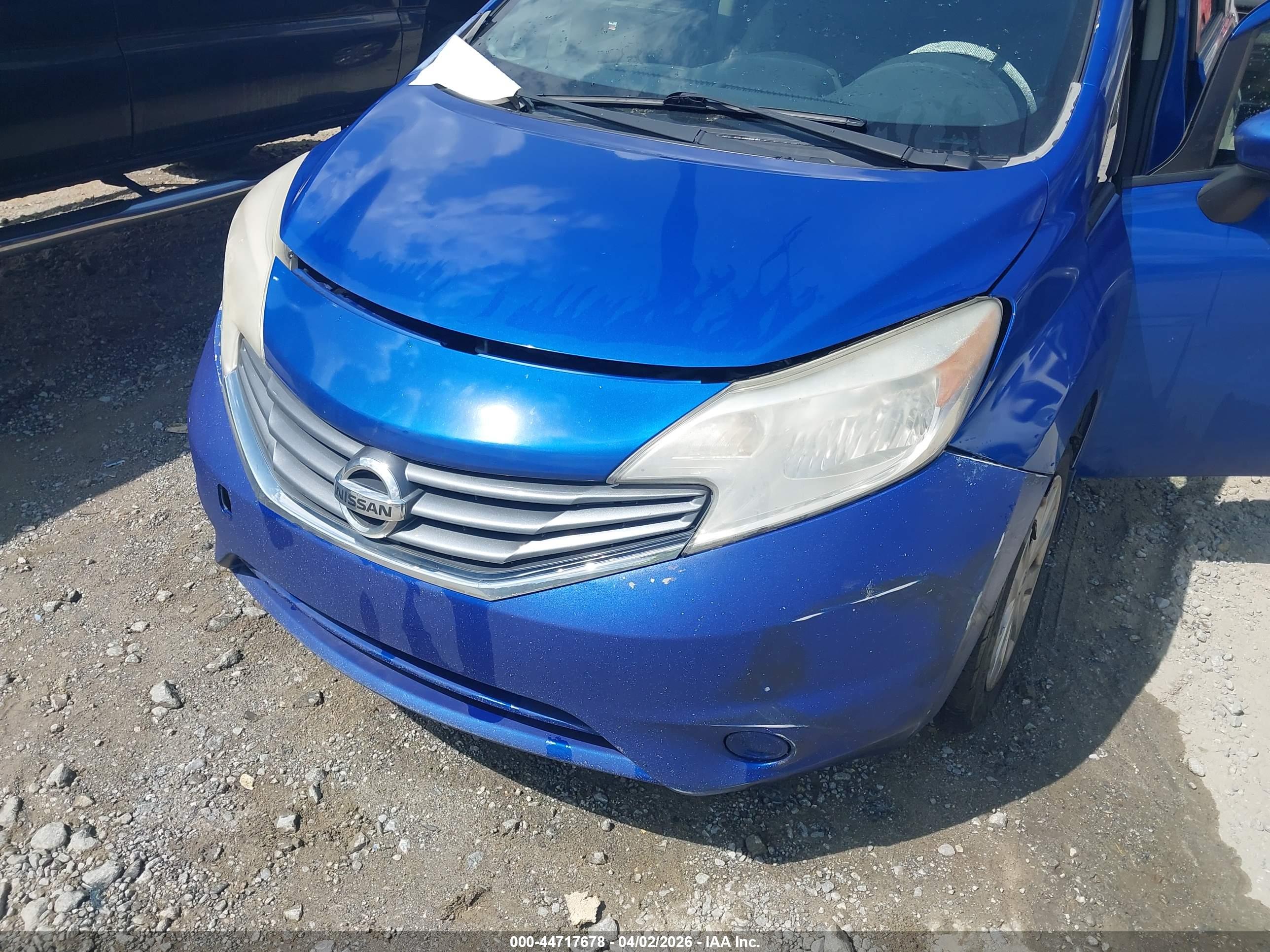 NISSAN VERSA image 6