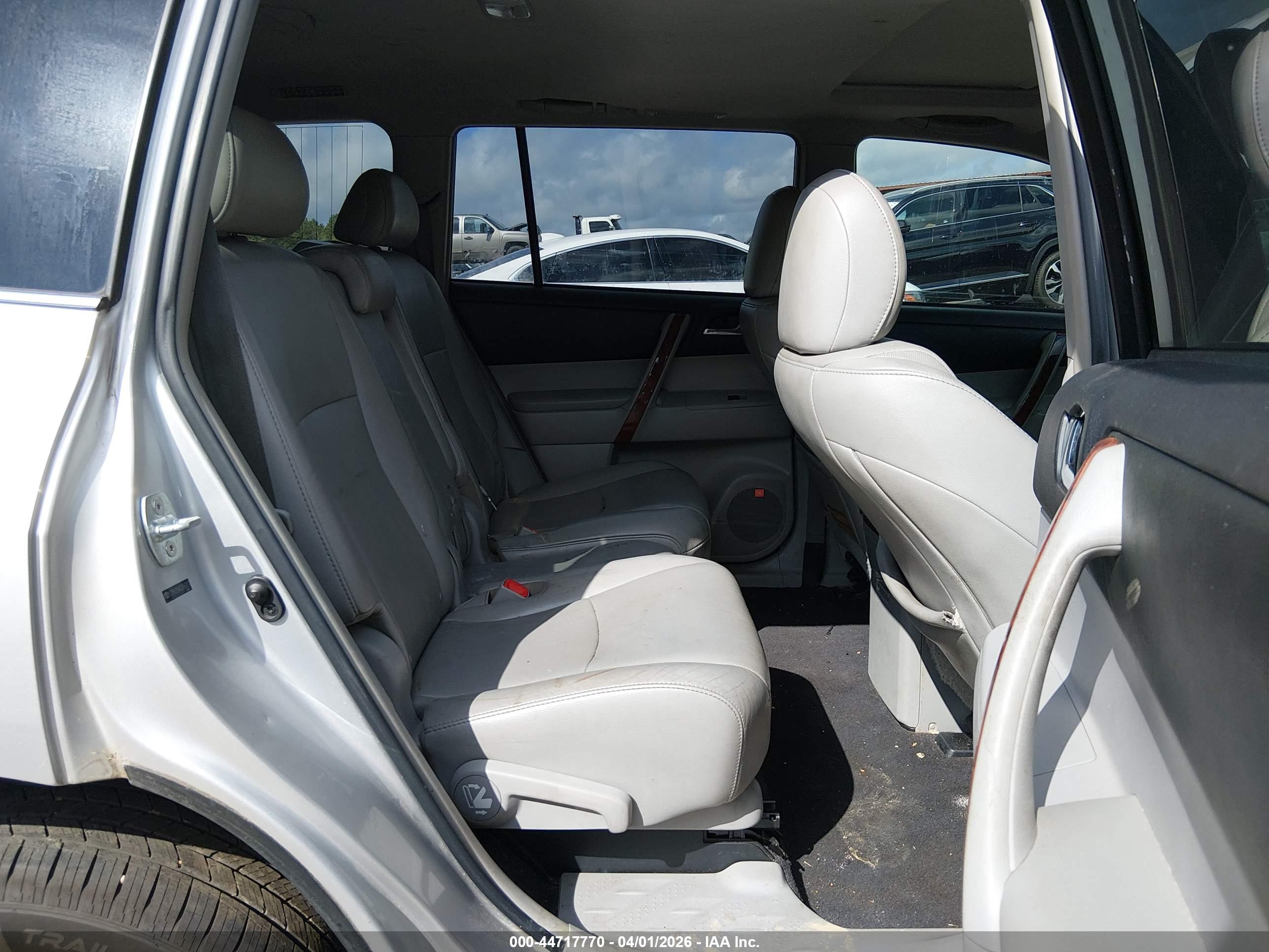 TOYOTA HIGHLANDER image 8