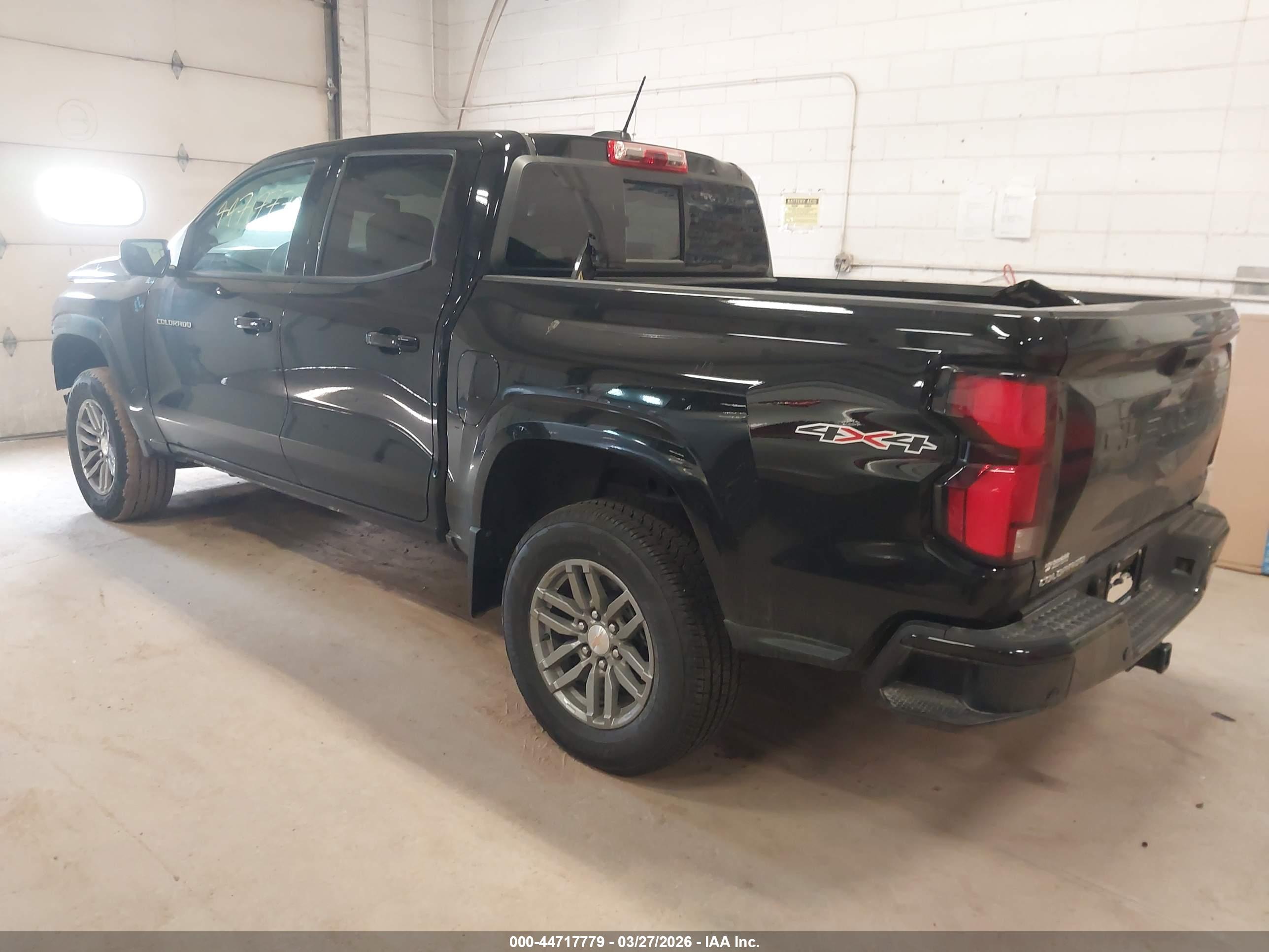 CHEVROLET COLORADO image 3