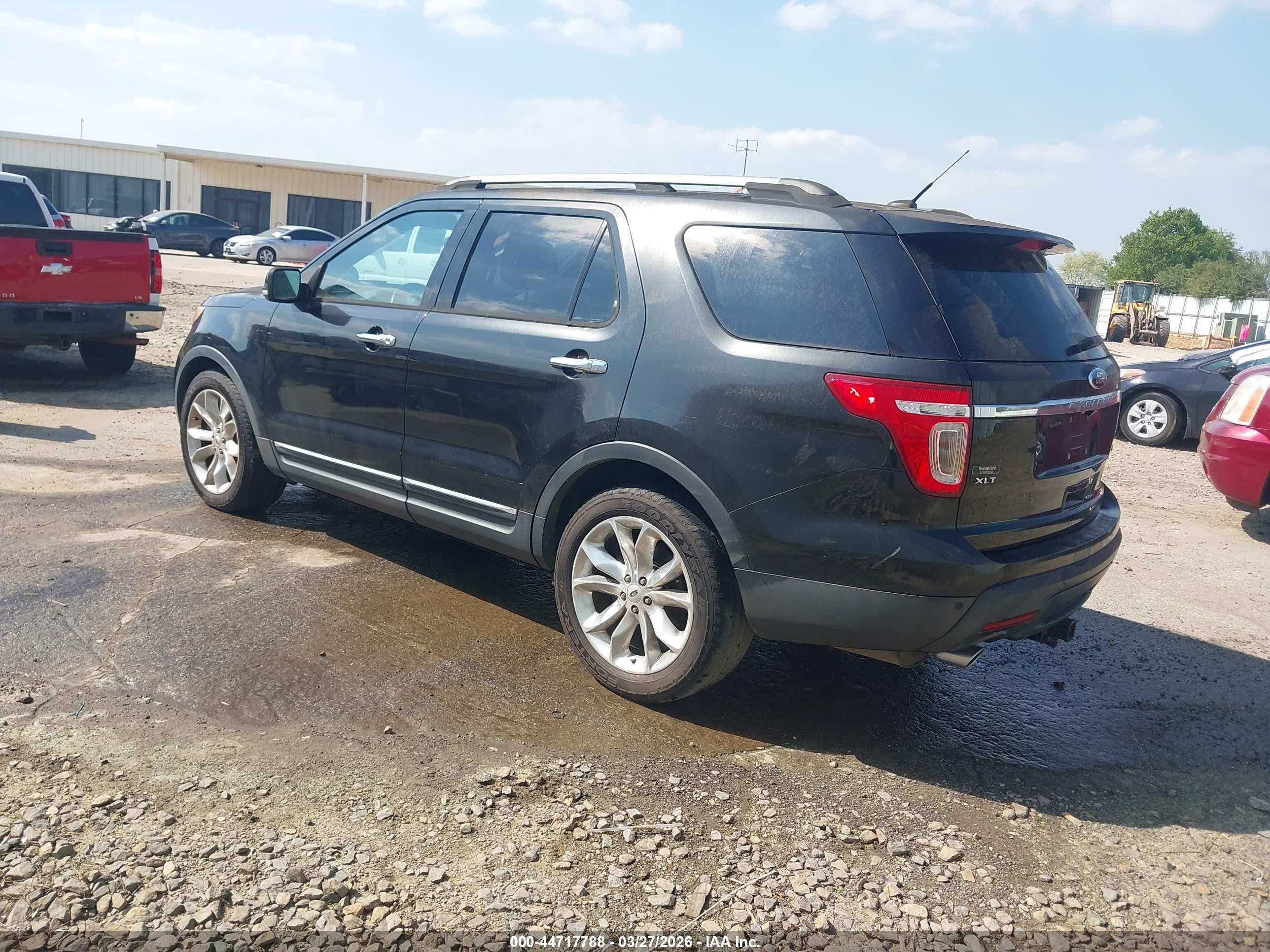 FORD EXPLORER image 3