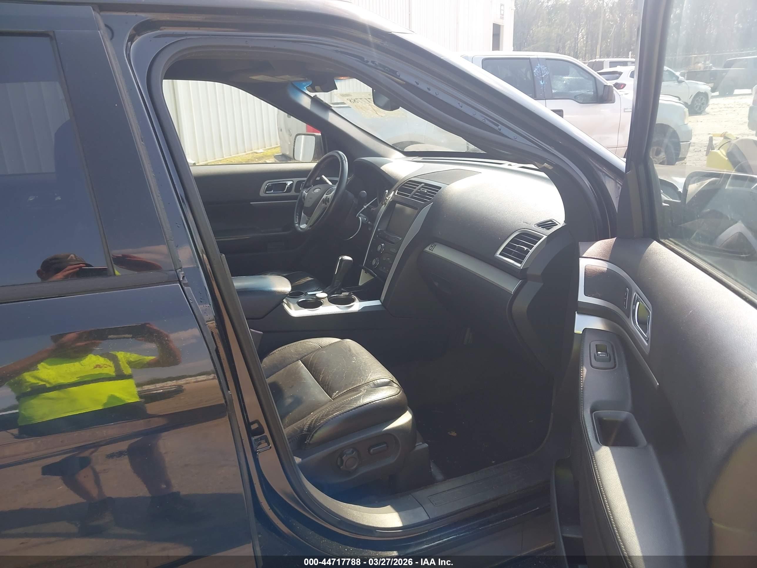 FORD EXPLORER image 5