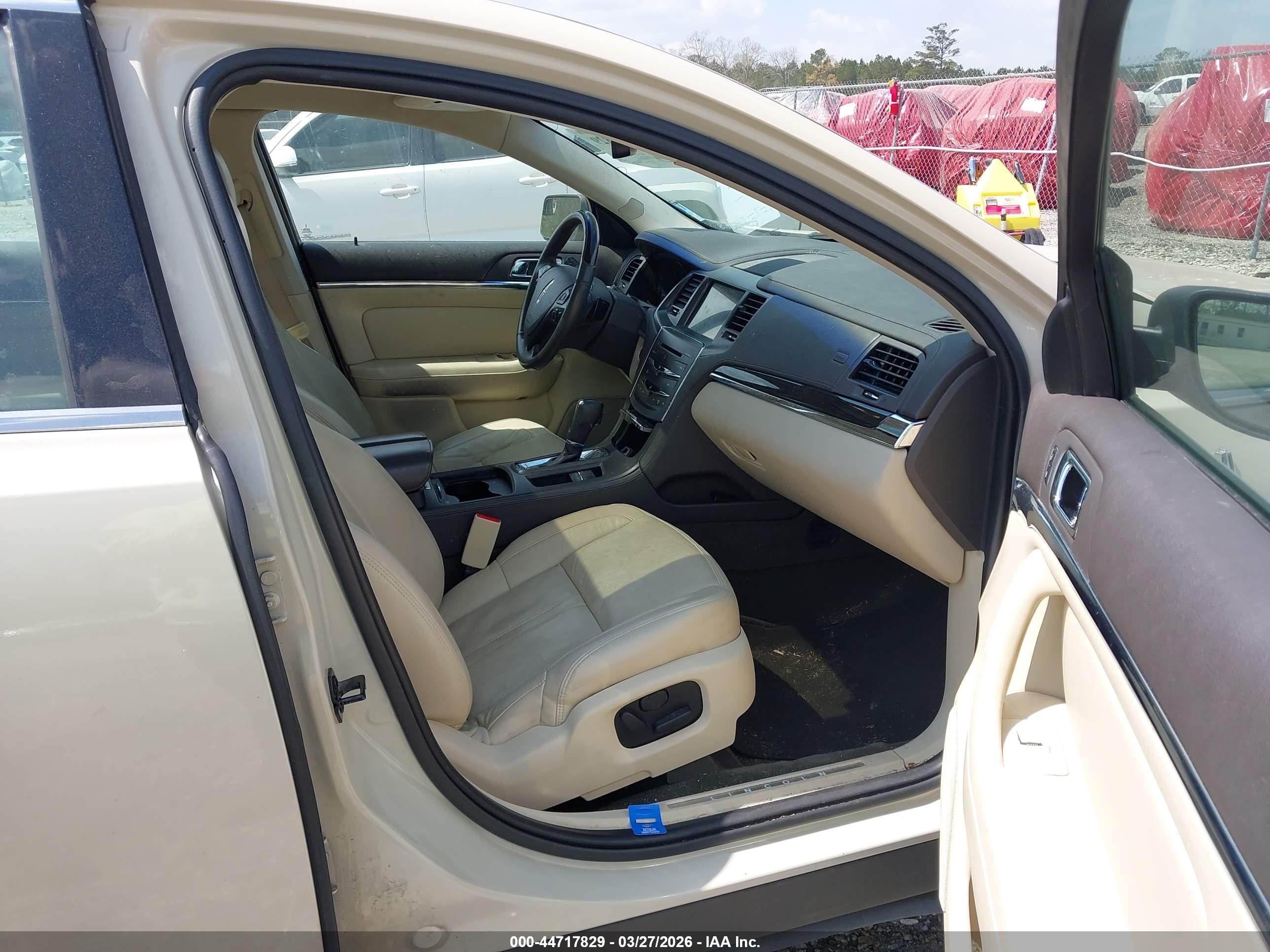LINCOLN MKS image 5