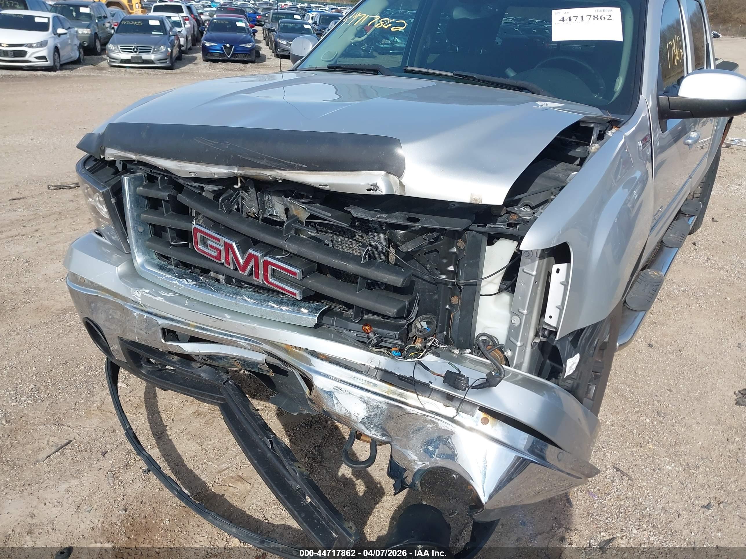 GMC SIERRA image 6