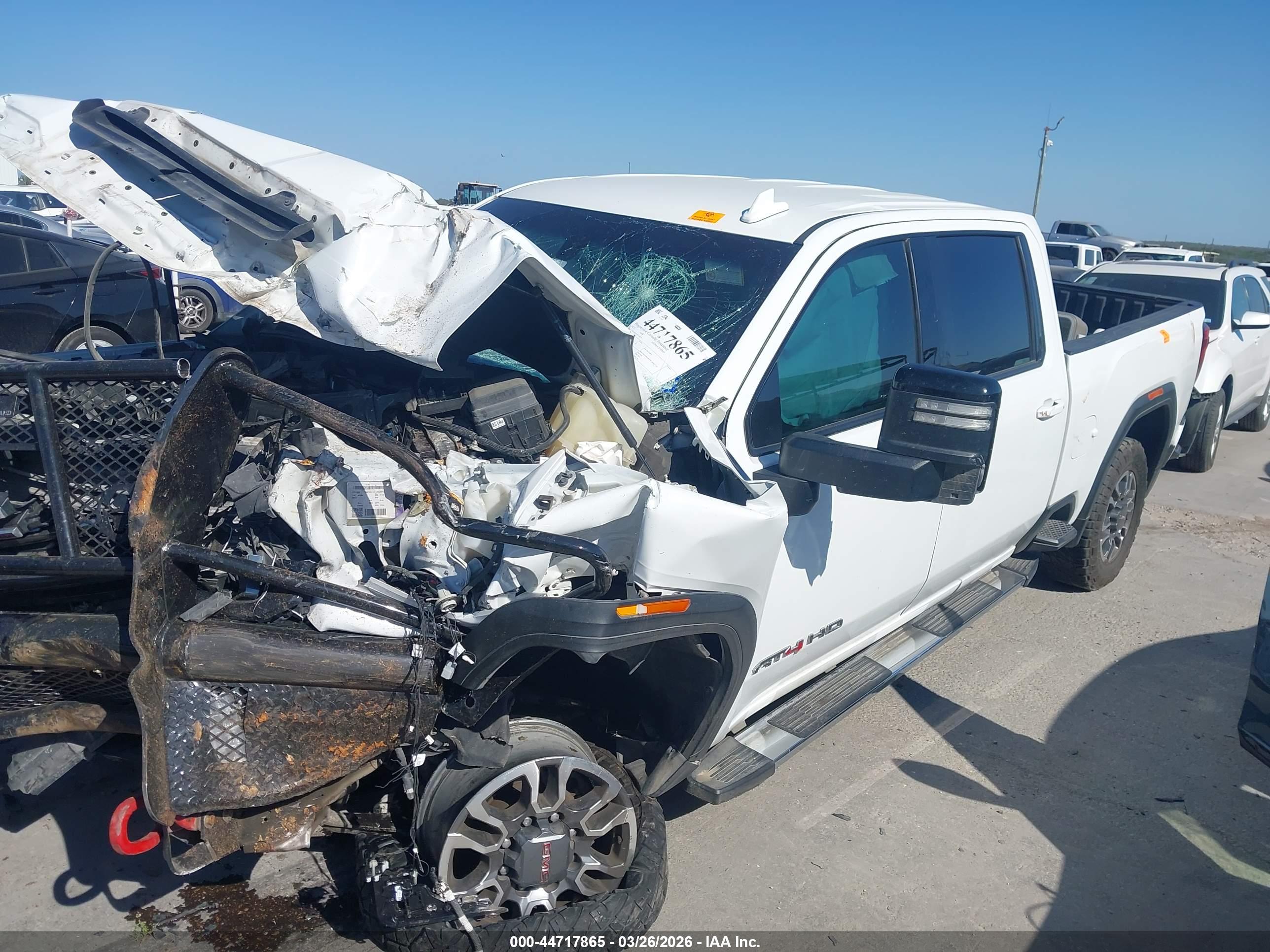 GMC SIERRA image 2