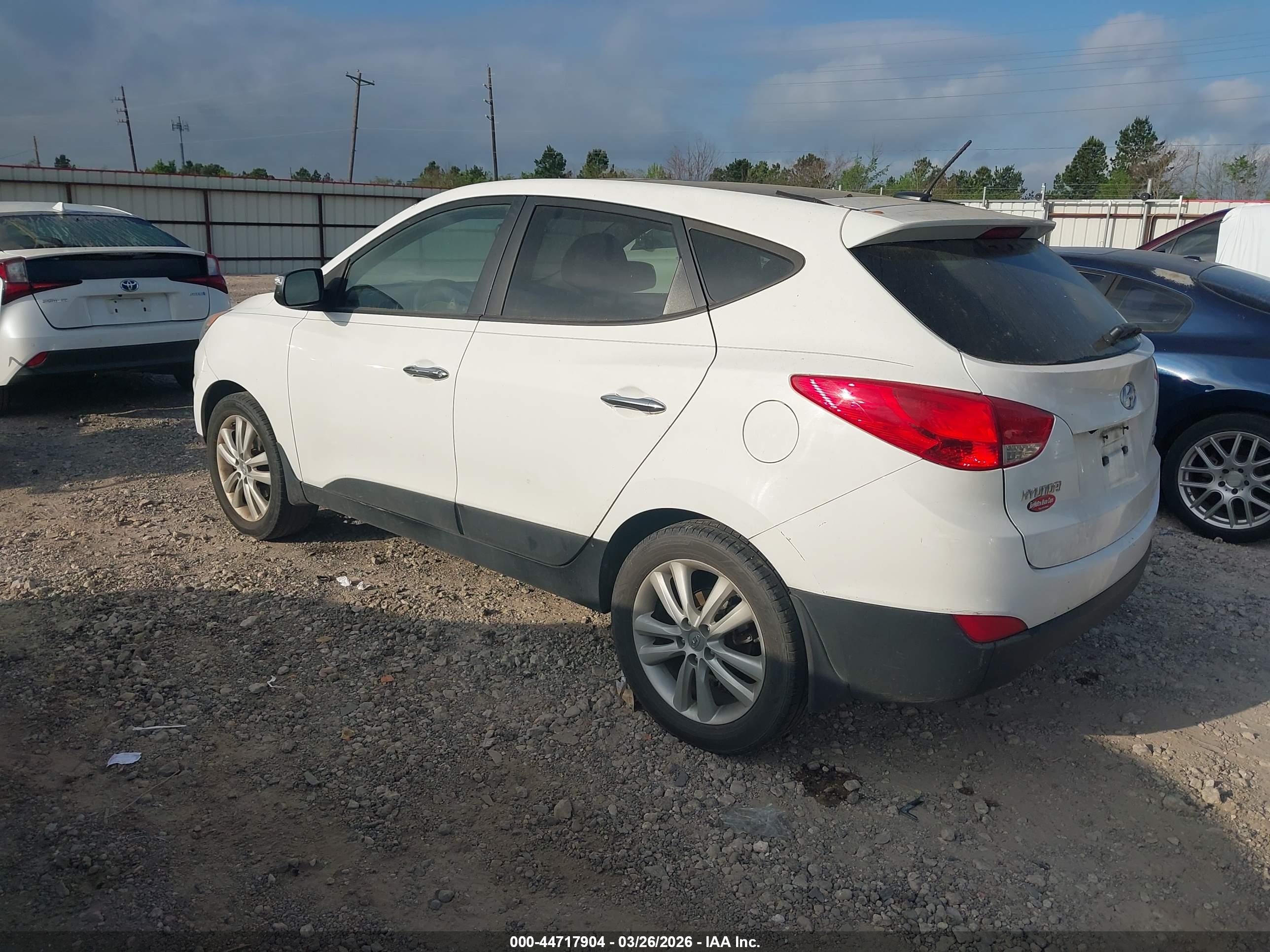 HYUNDAI TUCSON image 3