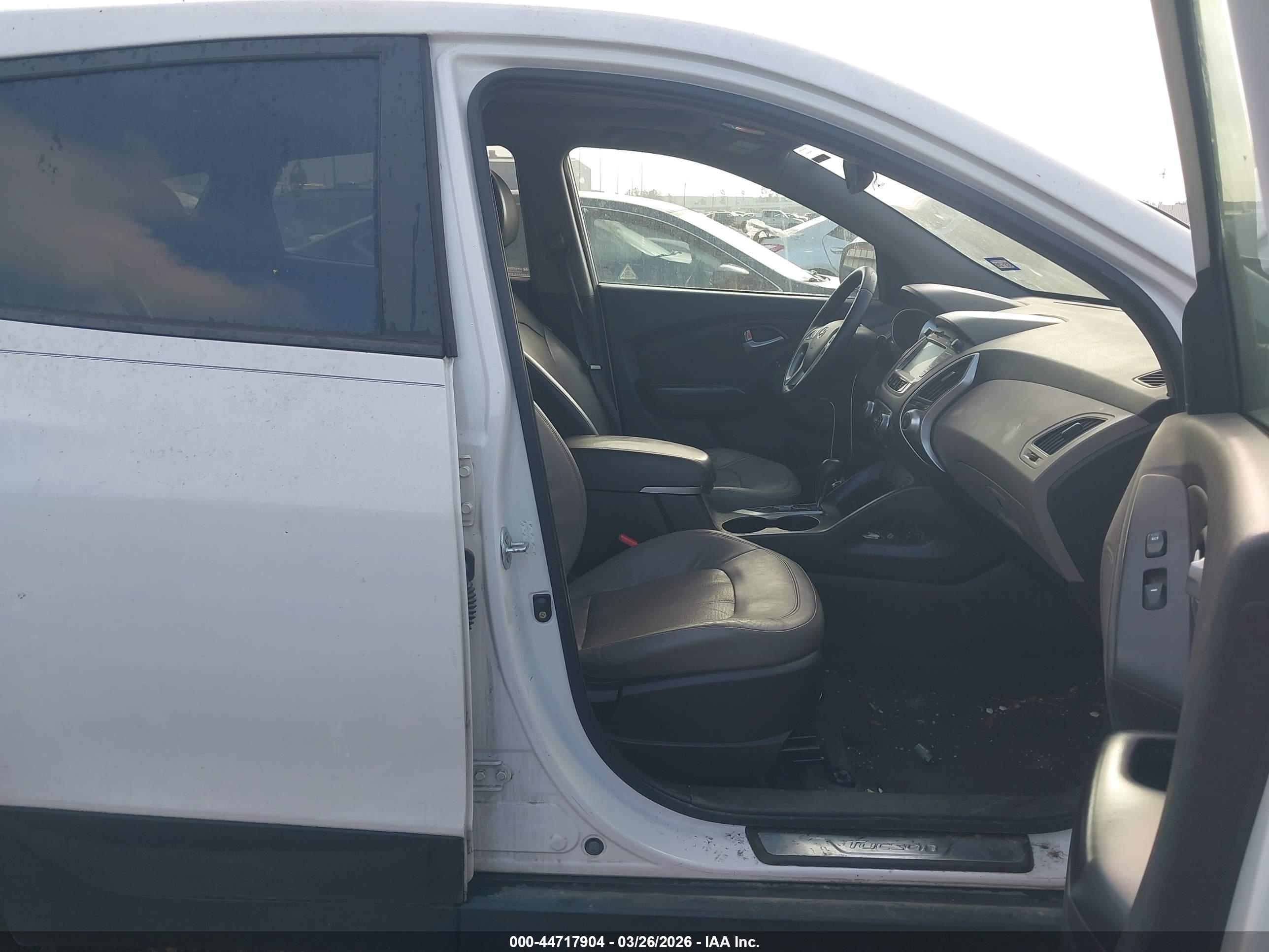 HYUNDAI TUCSON image 5