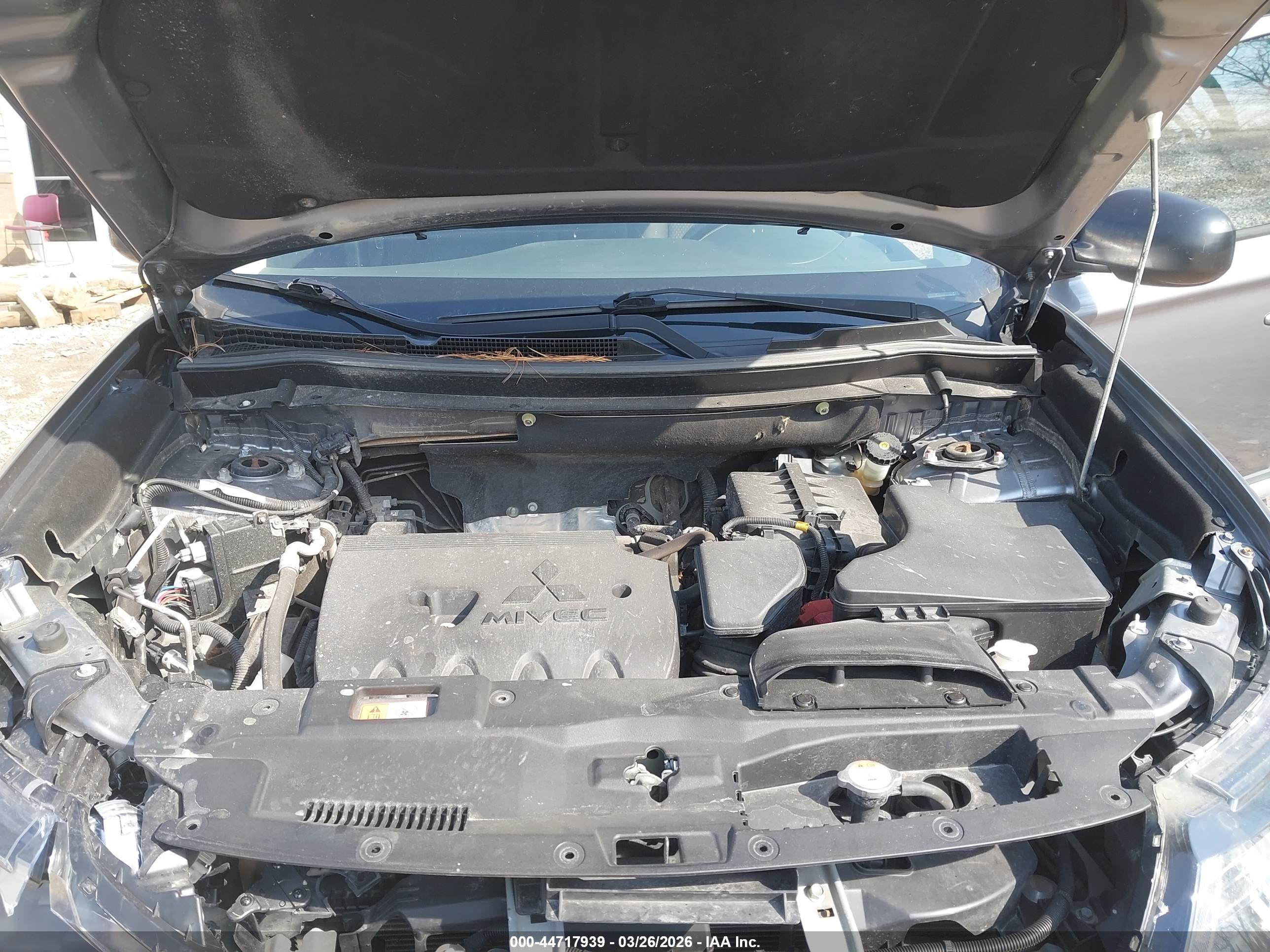 MITSUBISHI OUTLANDER image 10