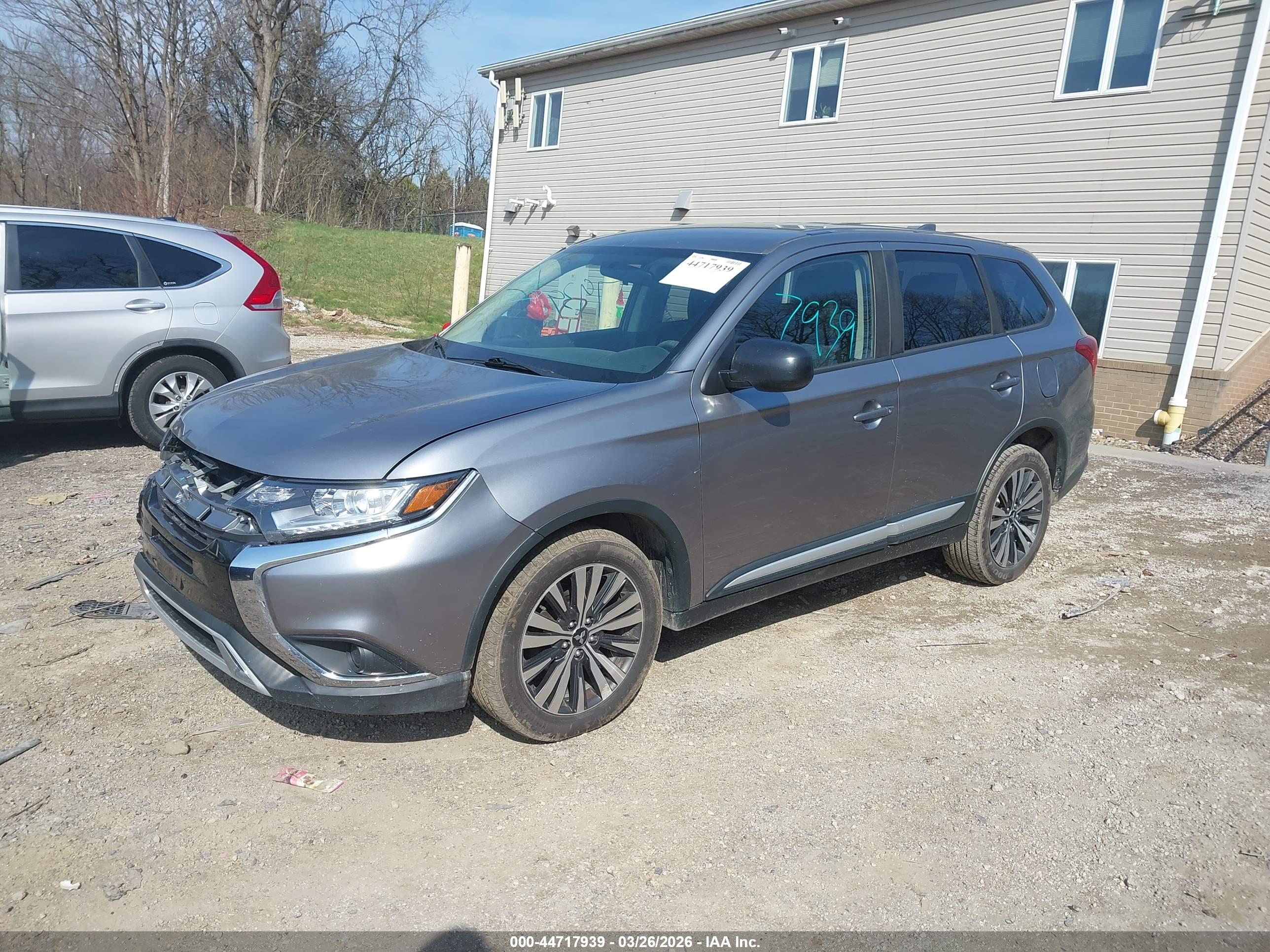 MITSUBISHI OUTLANDER image 2