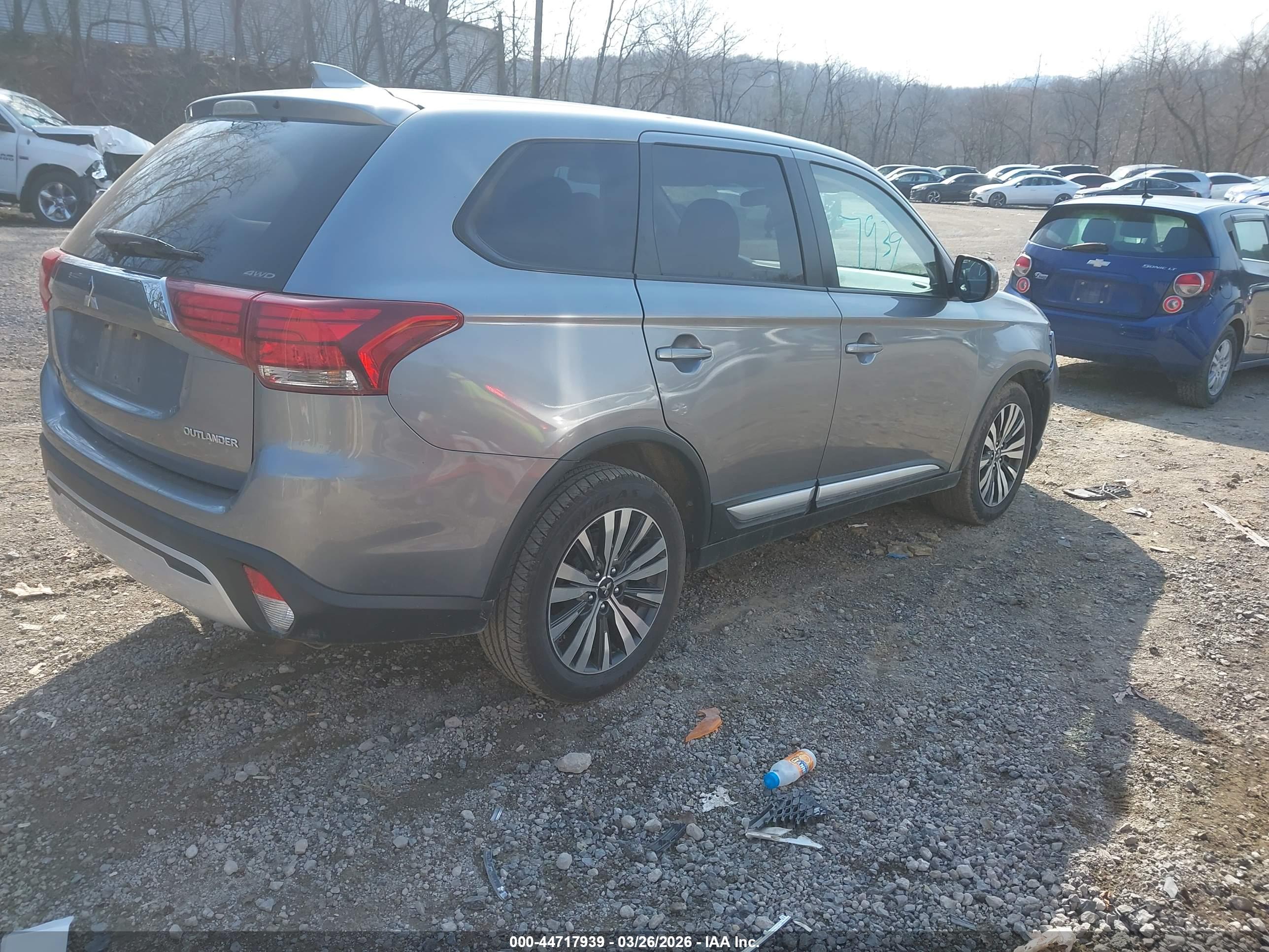 MITSUBISHI OUTLANDER image 4