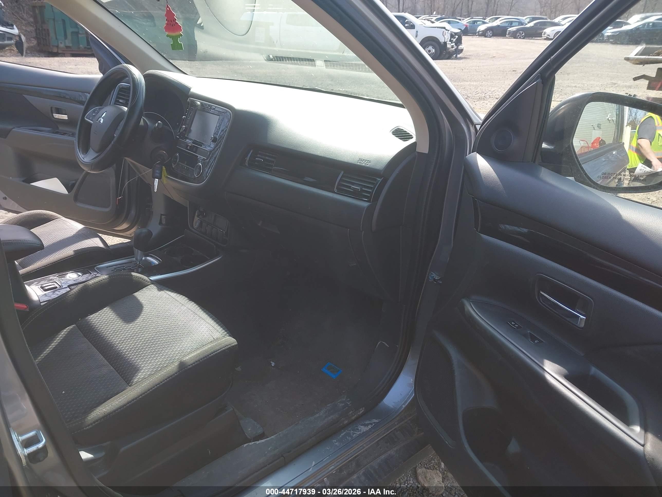 MITSUBISHI OUTLANDER image 5