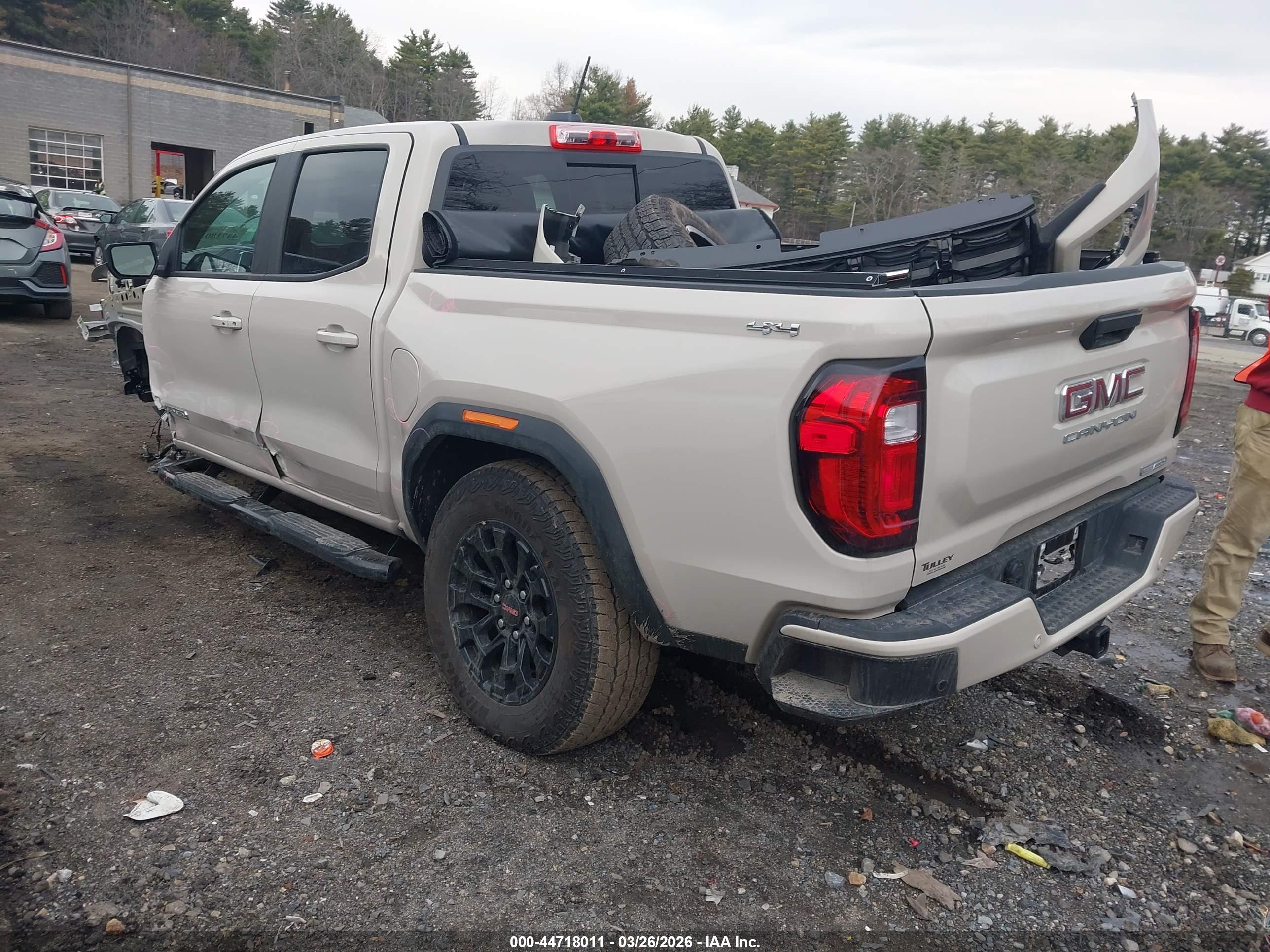 GMC CANYON image 3