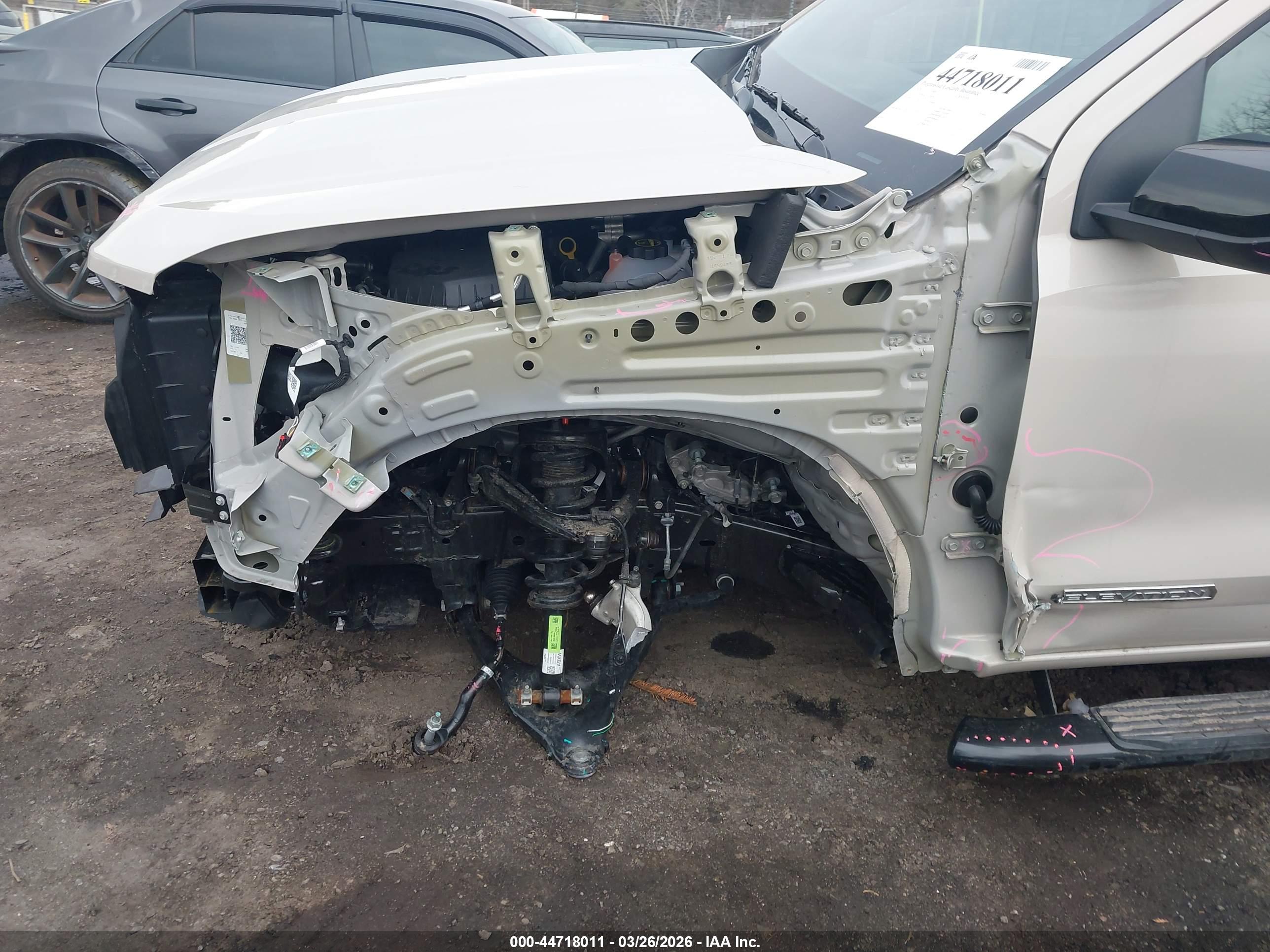 GMC CANYON image 6