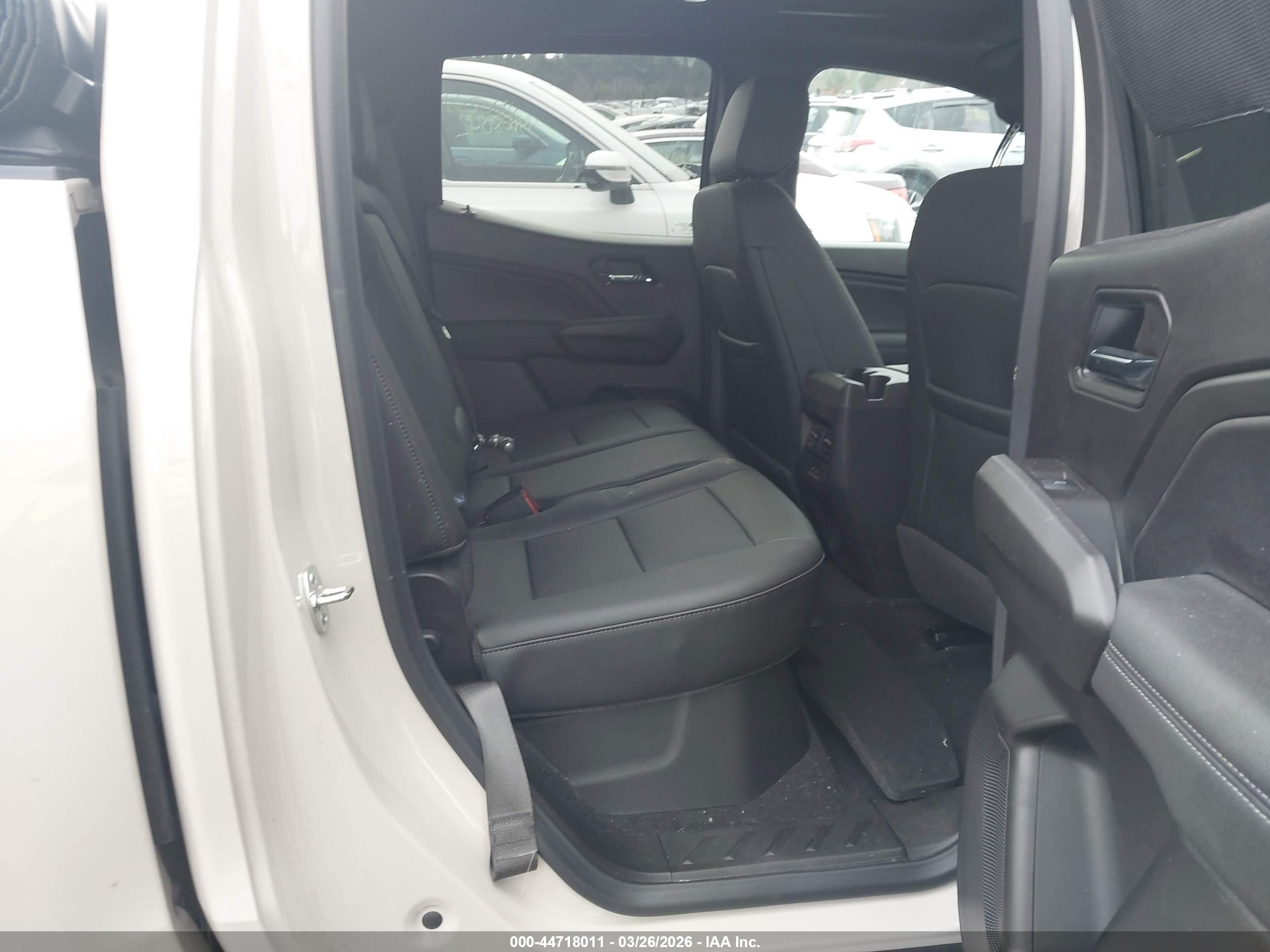 GMC CANYON image 8